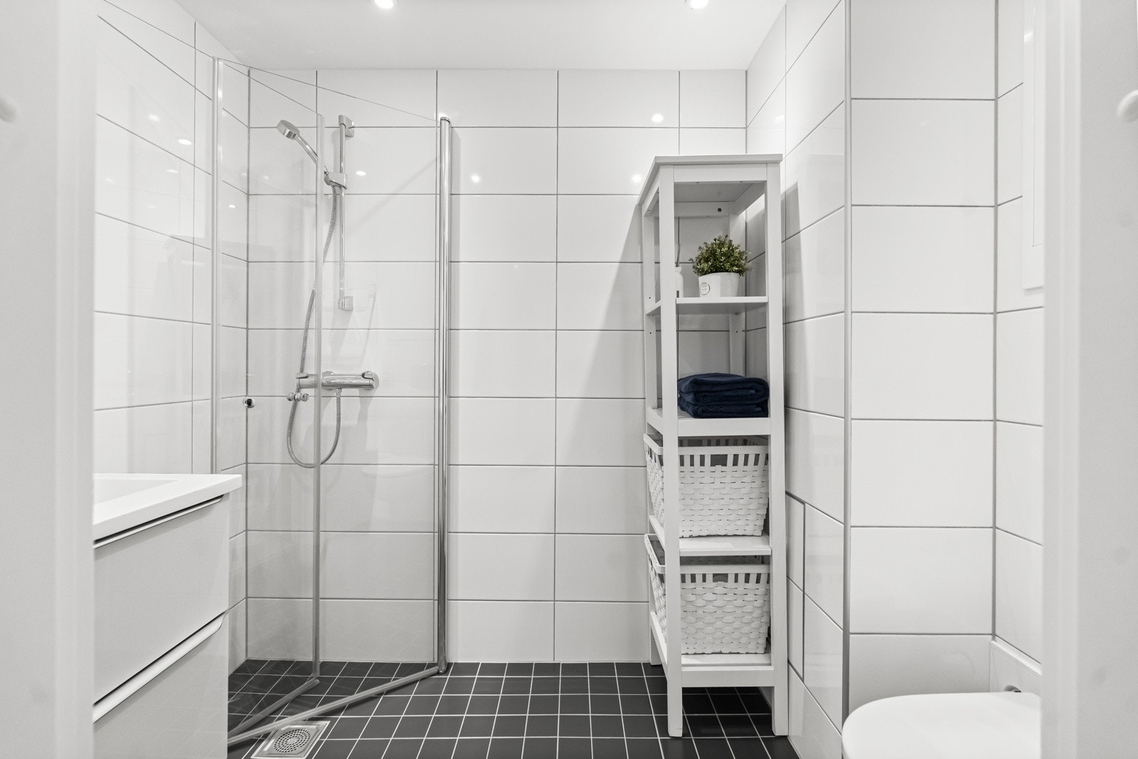 Det er balansert ventilasjon på badet. Galleribilde
