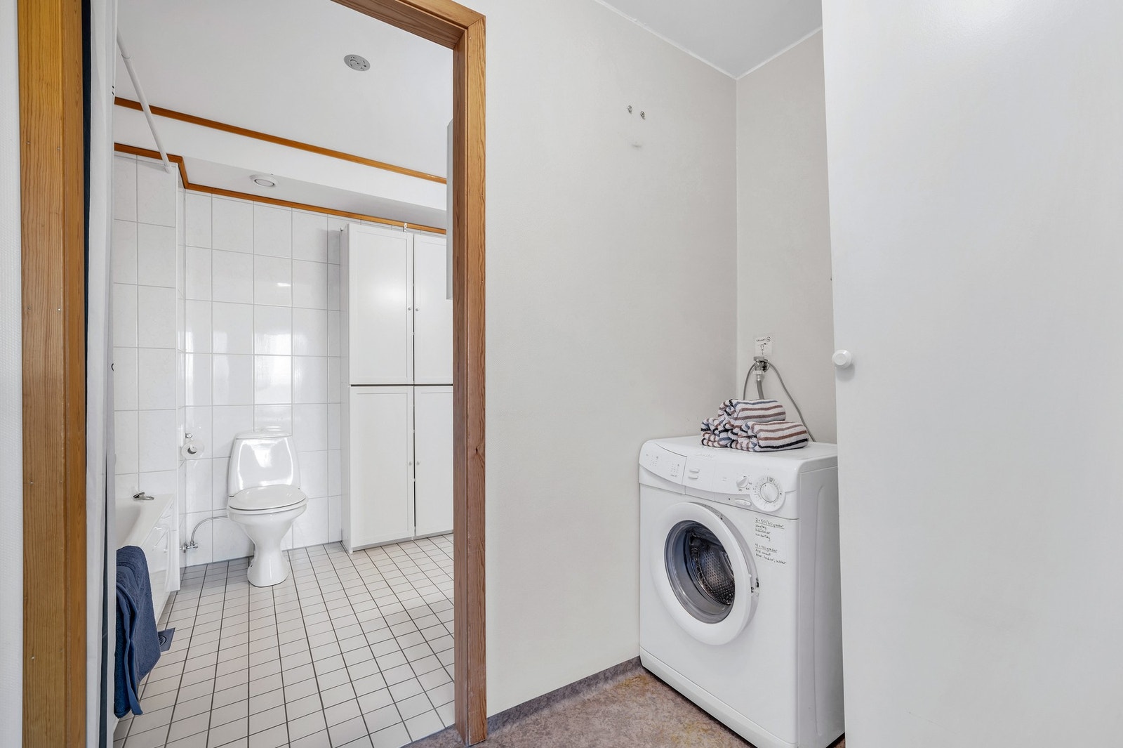 Vaskerom i tilknytting til badet. Galleribilde