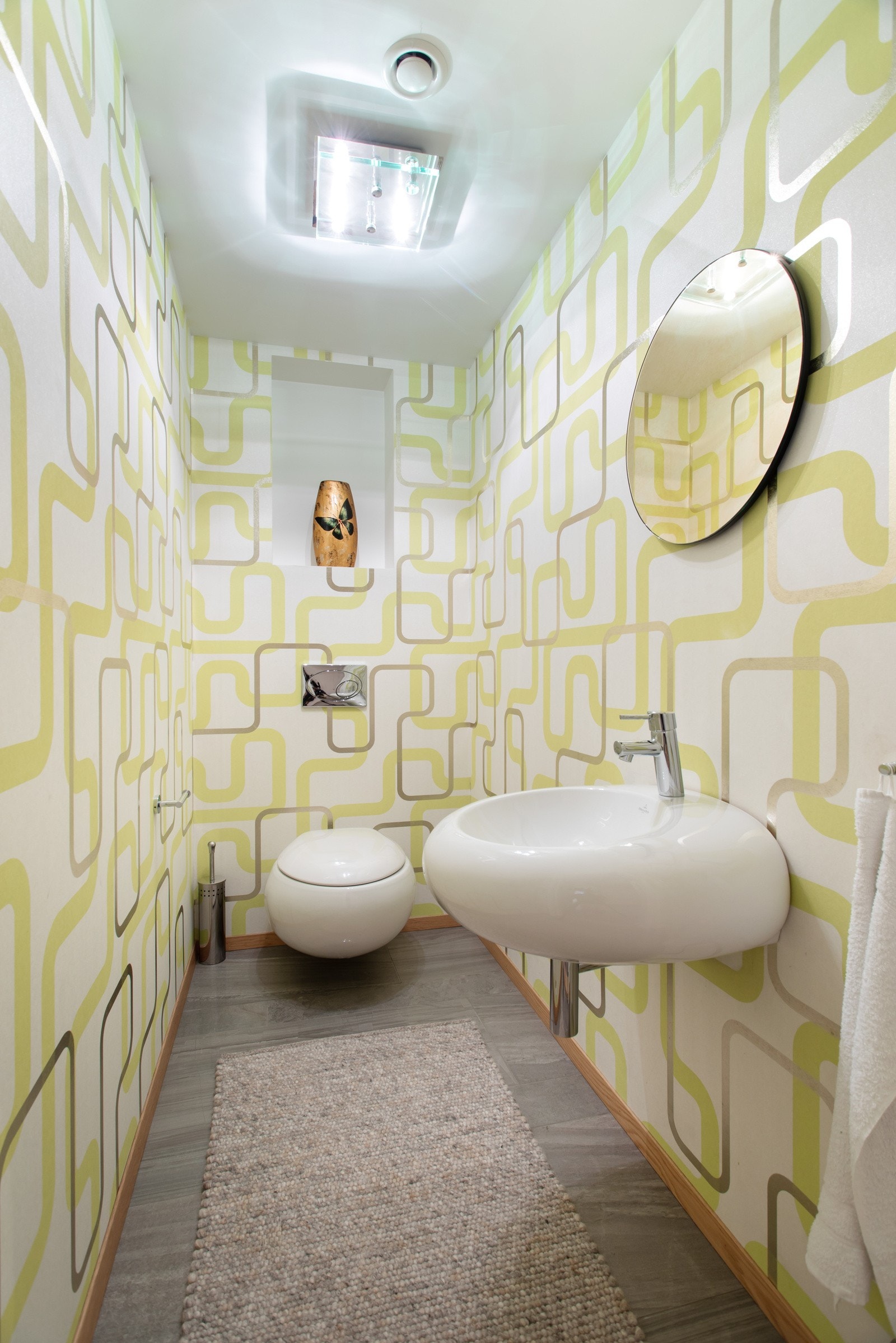 Toalettrom med wc og vask fra Willeroy & Boch. Galleribilde