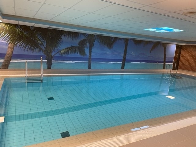 Herlig svømmebasseng og badstue til fri disposisjon / Nice swimming pool and sauna is included in the rent Galleribilde