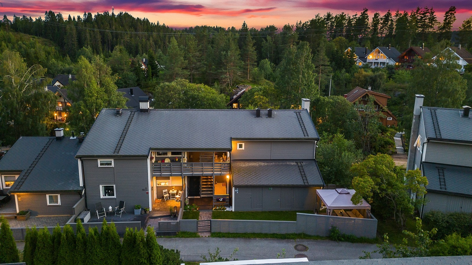 Marka er like ved eiendommen med flotte turstier. Galleribilde