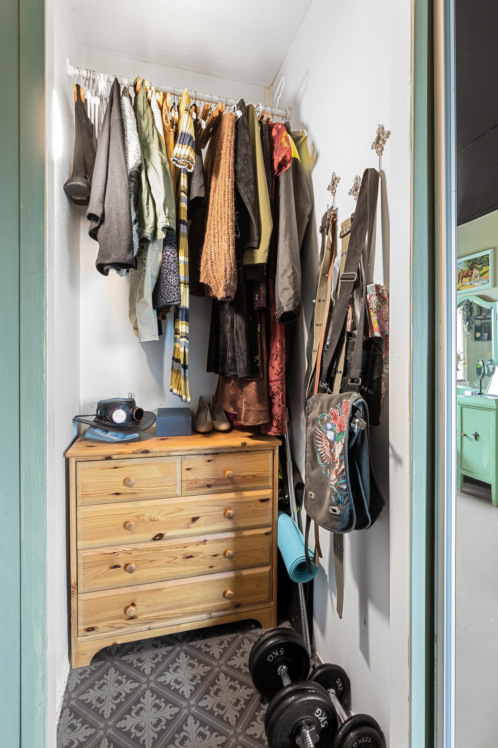 Soverommet har eget garderoberom. Galleribilde