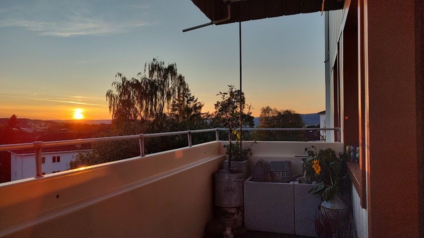 På balkongen har man panoramautsikt til solnedgangene Galleribilde
