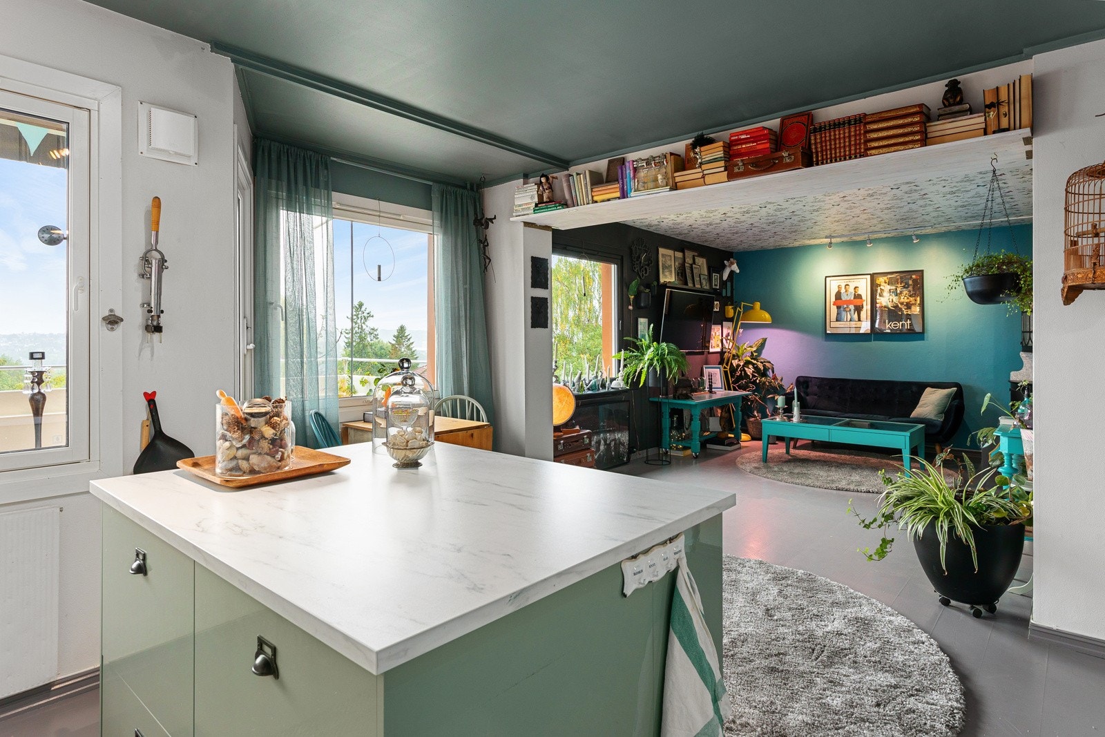 velkommen til Løypeveien 1B. Den åpne løsnigen mellom stue og kjøkken gir god romfølelse Galleribilde