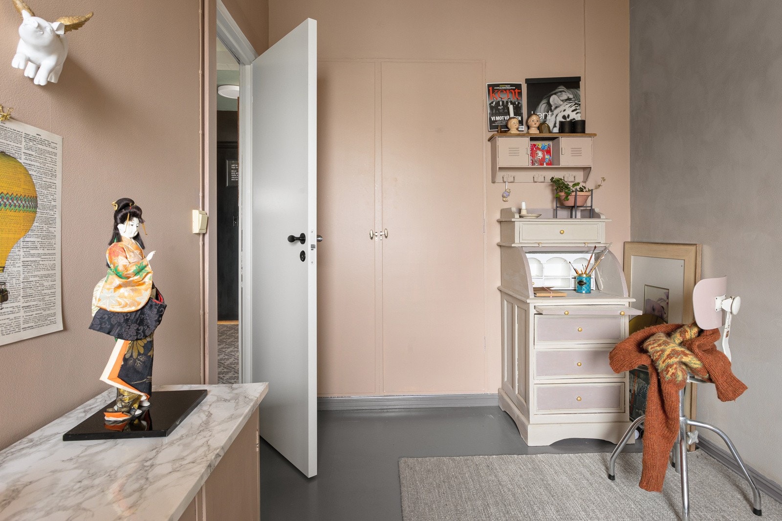 Innebygde garderobeskap på soverom 2 Galleribilde