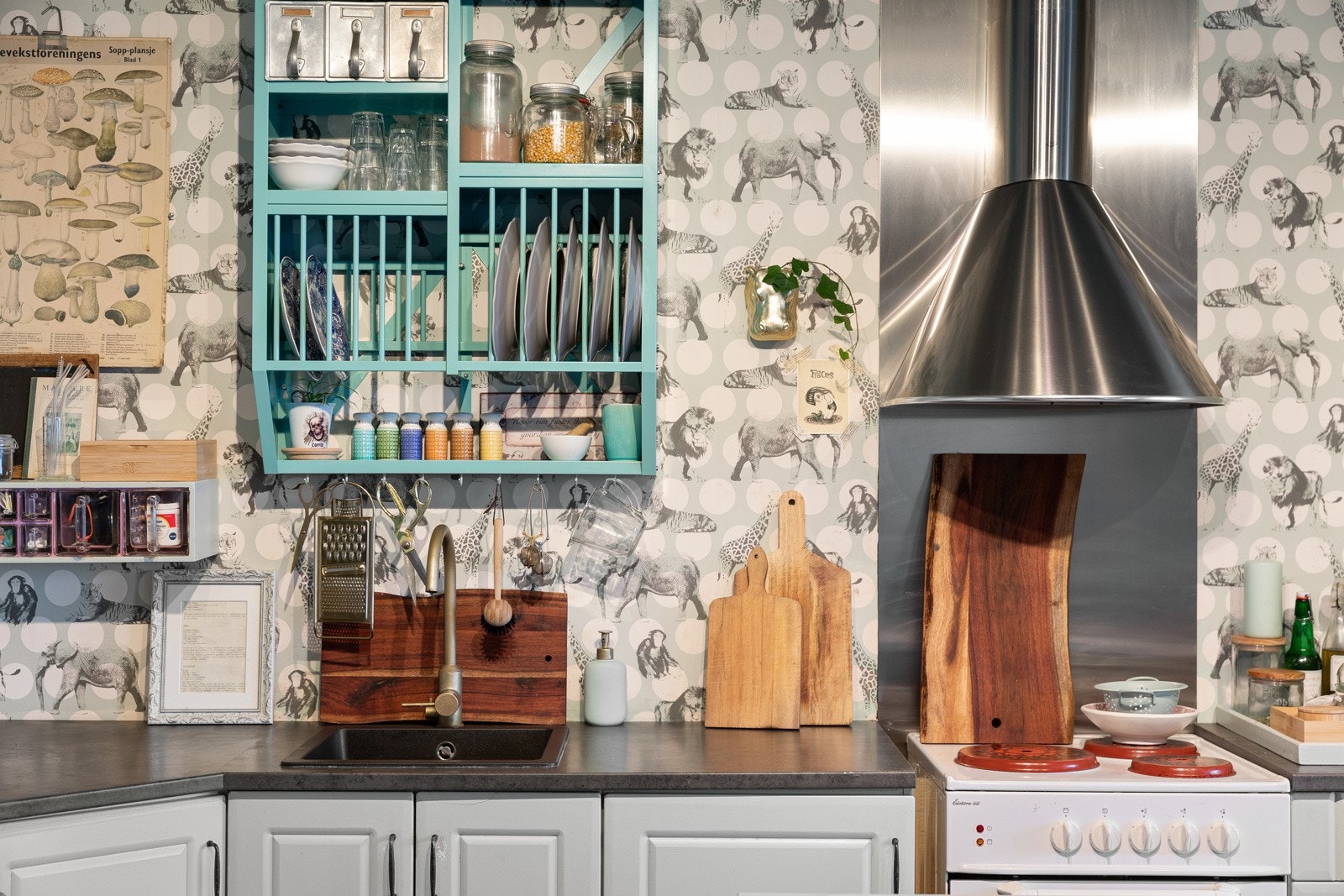 Kjøkkenet har tapetserte vegger Galleribilde