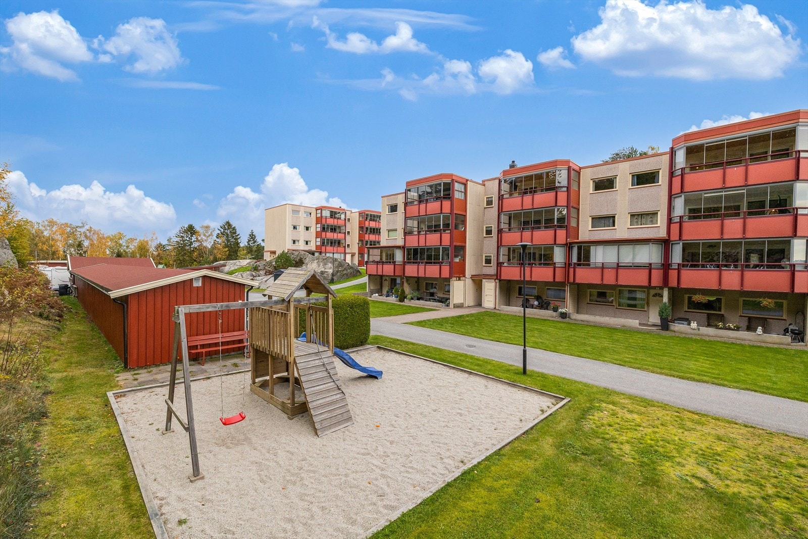 Flotte fellesareal på borettslagets område. Galleribilde