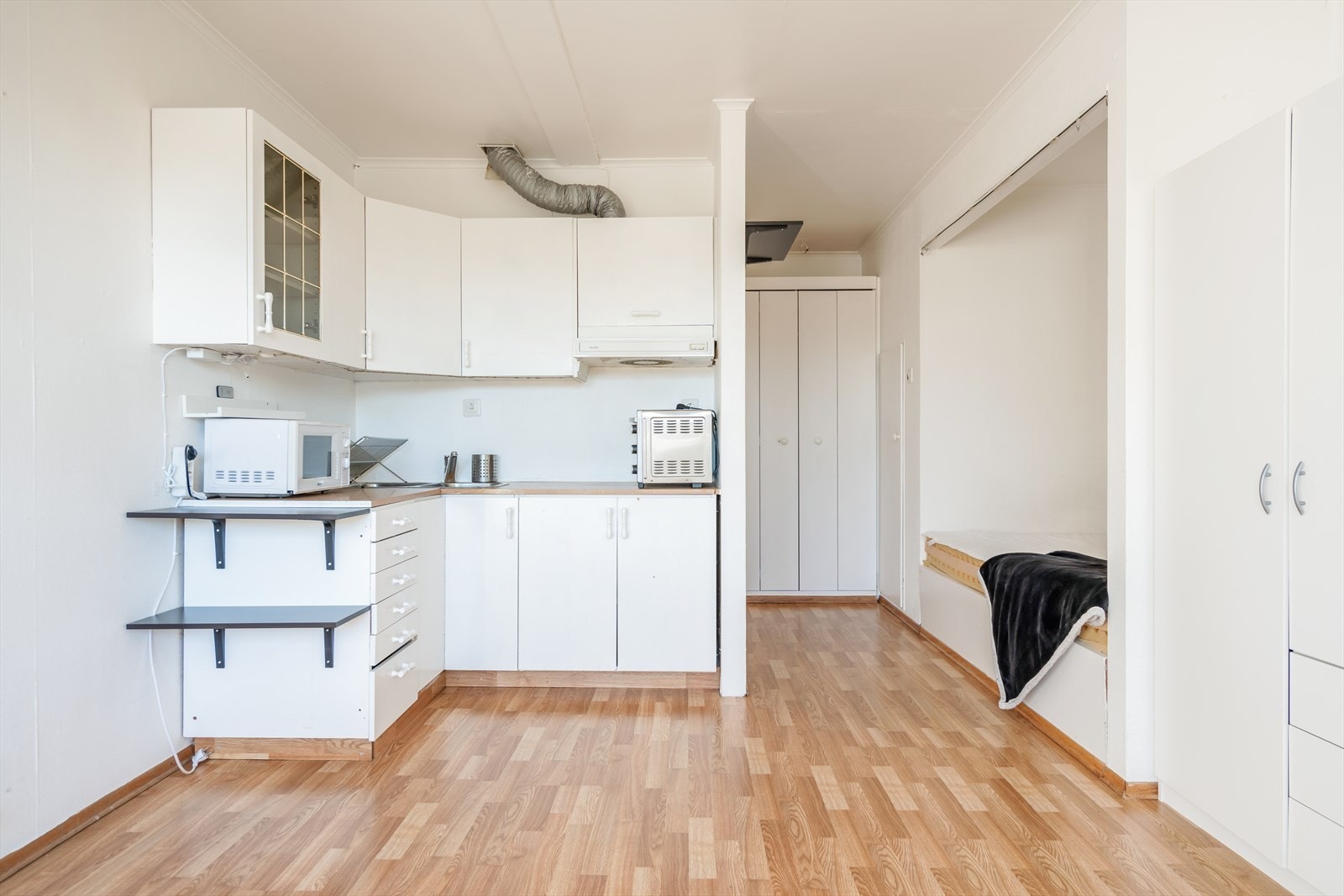 Hybel - Kjøkken/stue/soverom Galleribilde