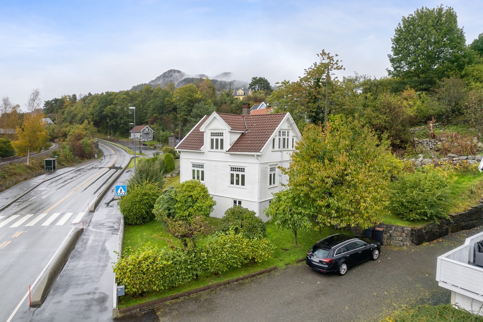 God parkering på egen eiendom i innkjørselen. Galleribilde