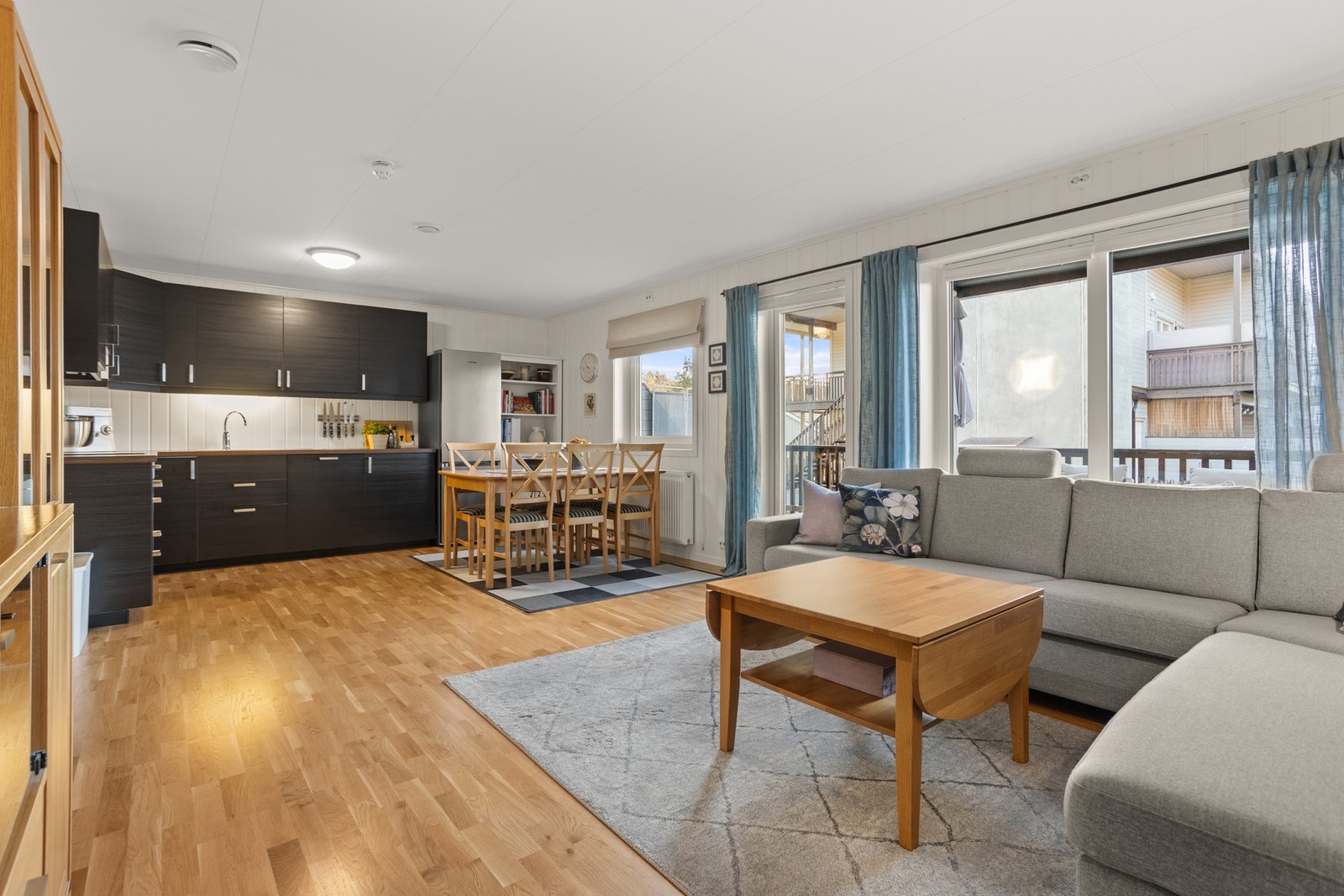 God plass til både sofagruppe og spisebord Galleribilde