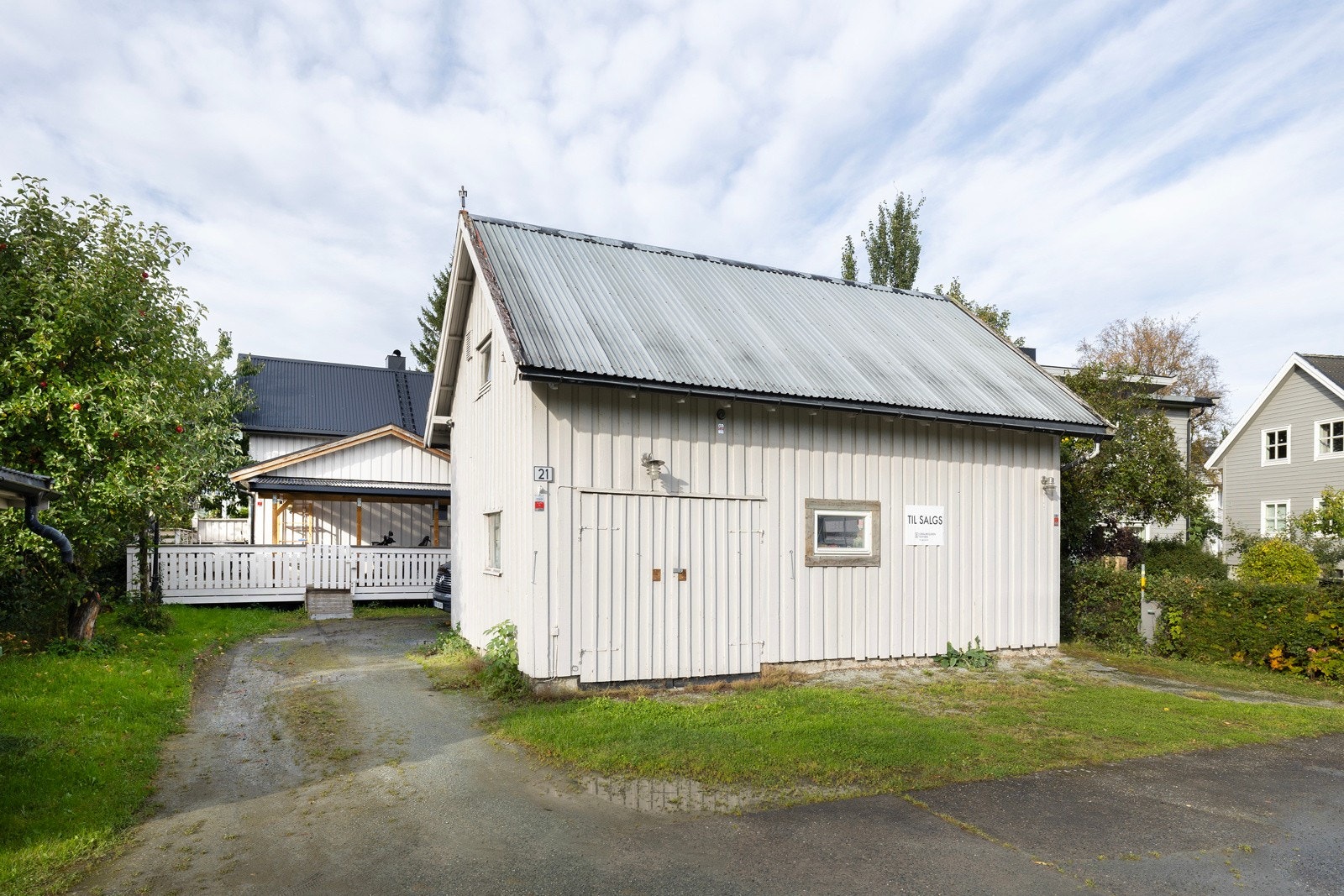 Uthus/garasje på ca 75 kvm med innredet loft. Galleribilde
