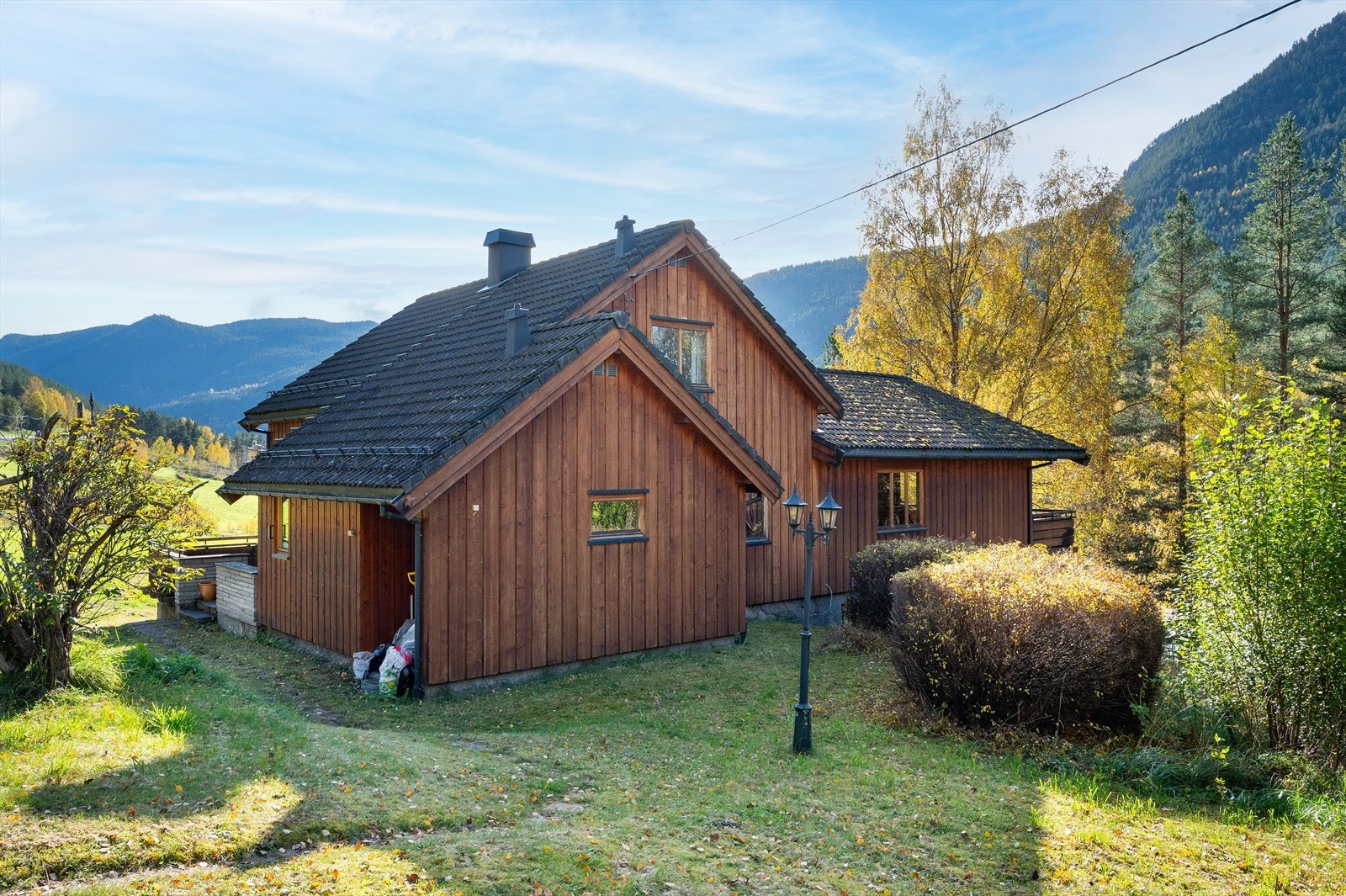 Eiendommen har egen leilighet i sokkel. Galleribilde