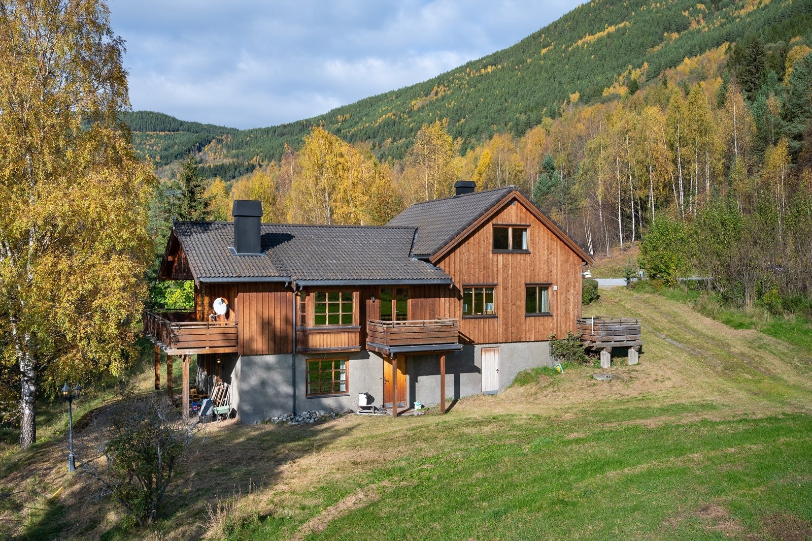 En stor, innholdsrik og arkitekttegnet enebolig fra 1986. Galleribilde