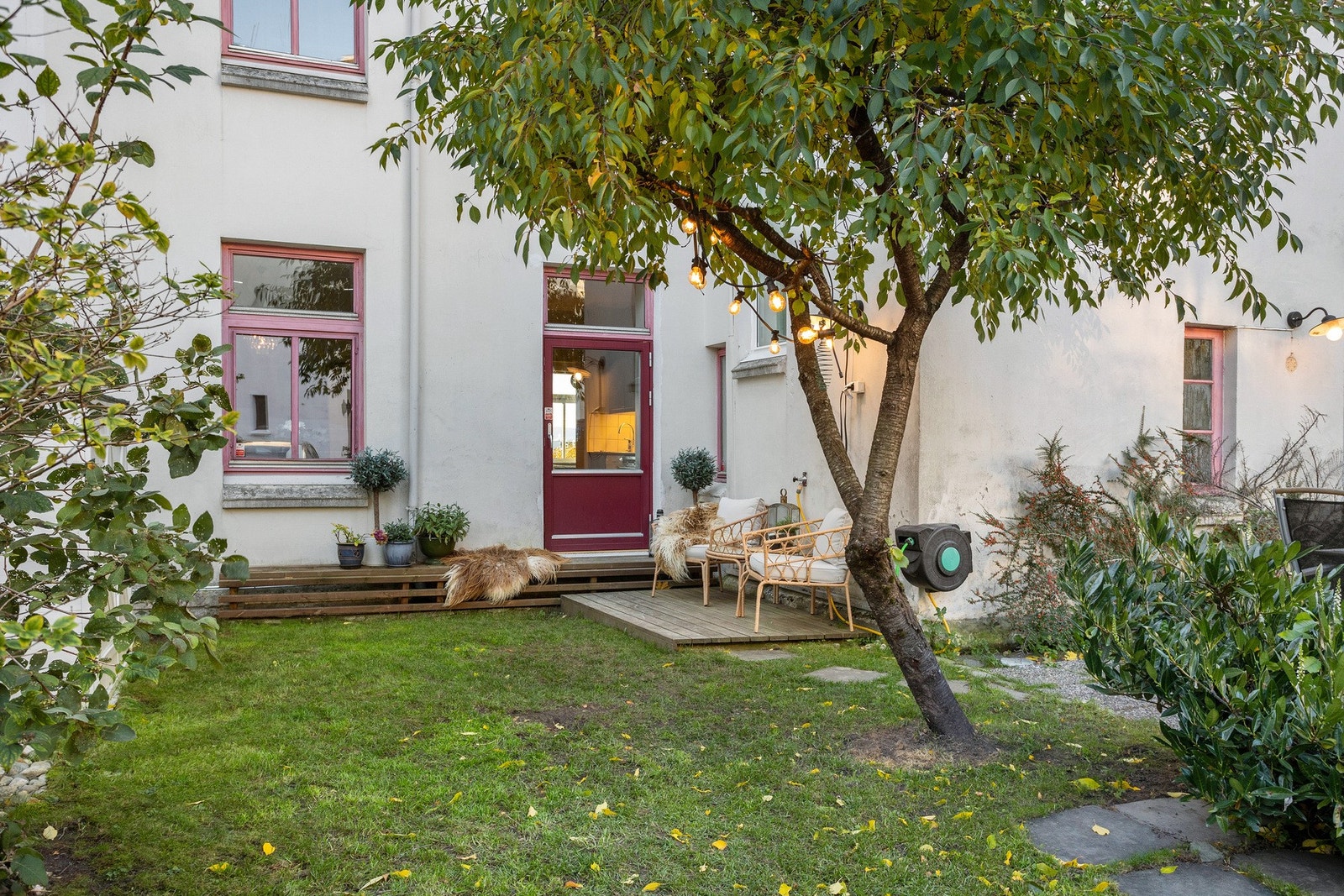 Om sommeren er dette en fantastisk plass å ta morgenkaffen i rolige og fredelige omgivelser. Galleribilde