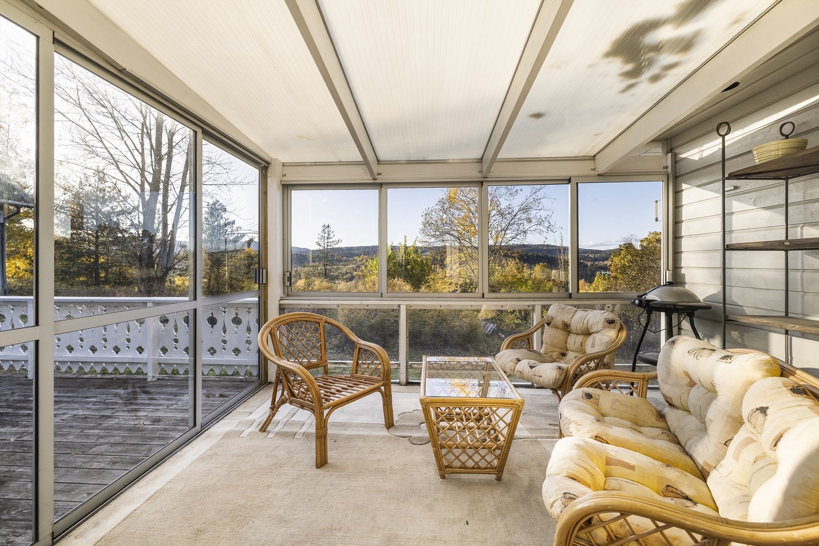Innglasset veranda med utgang fra stue. Galleribilde