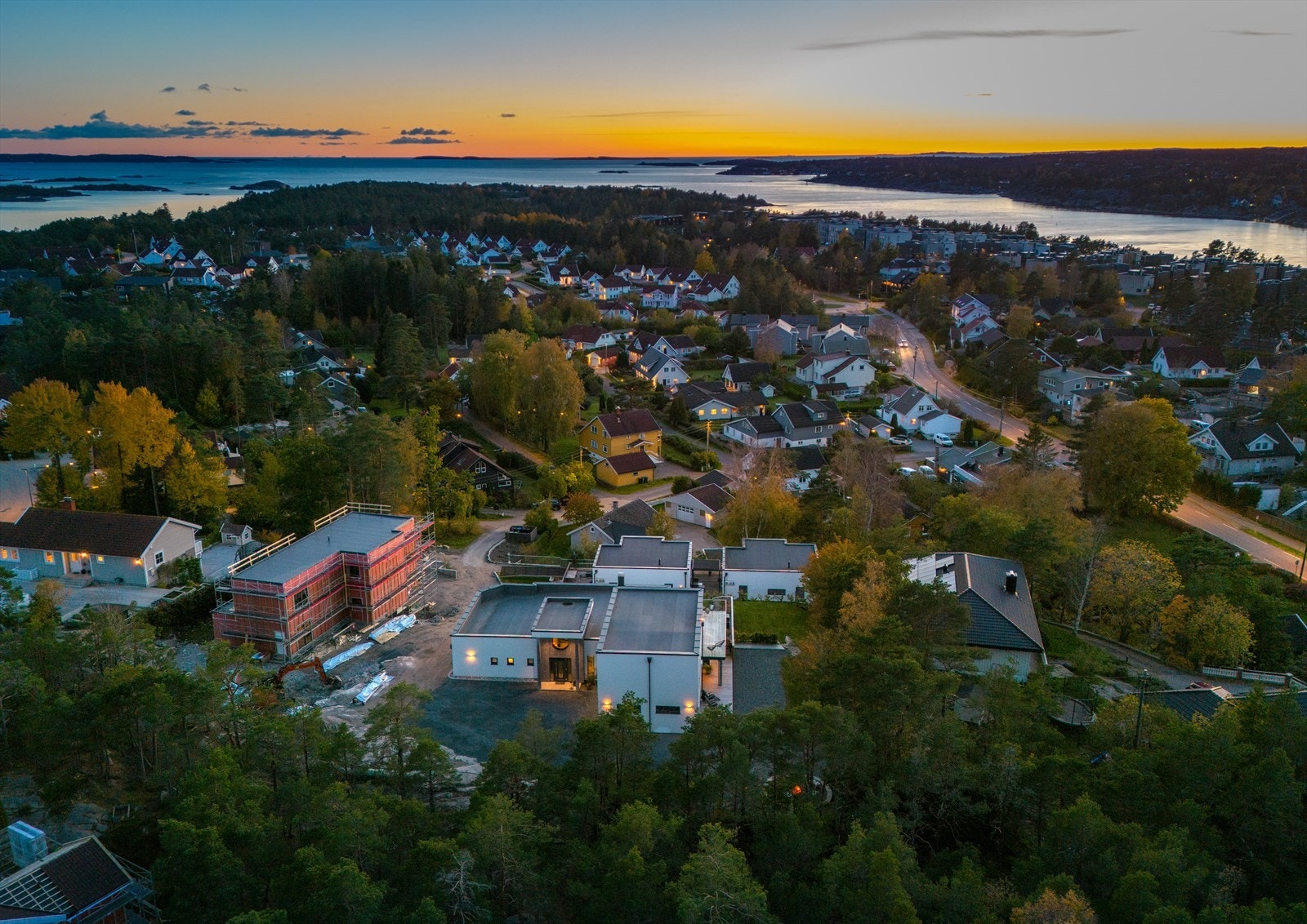 Her er kort vei til både Fredrikstad sentrum, Hvaler og fine turmuligheter. De flotte badeplassene Glufsa og Enhuskilen venter kun en sykkeltur unna. Galleribilde