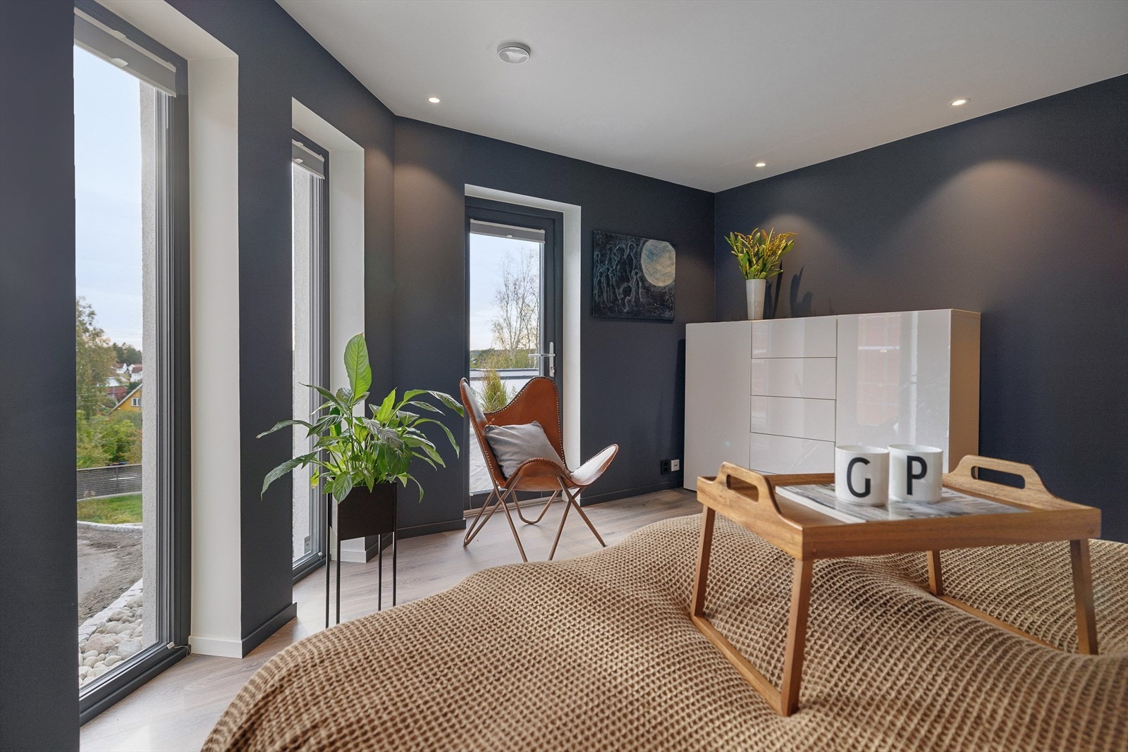 Soverommene er fordelt i to avdelinger så de voksne får en egen avdeling om de vil. Galleribilde