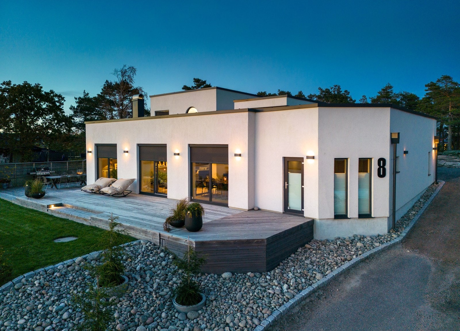 Du møter et svært velutstyrt, moderne hjem av høy standard. Galleribilde