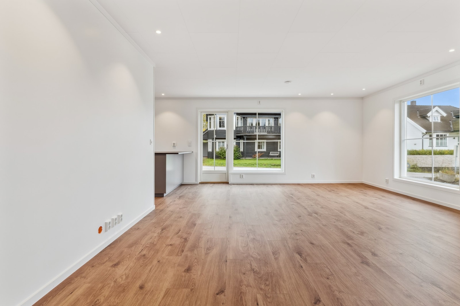 Stue mot kjøkken. Galleribilde