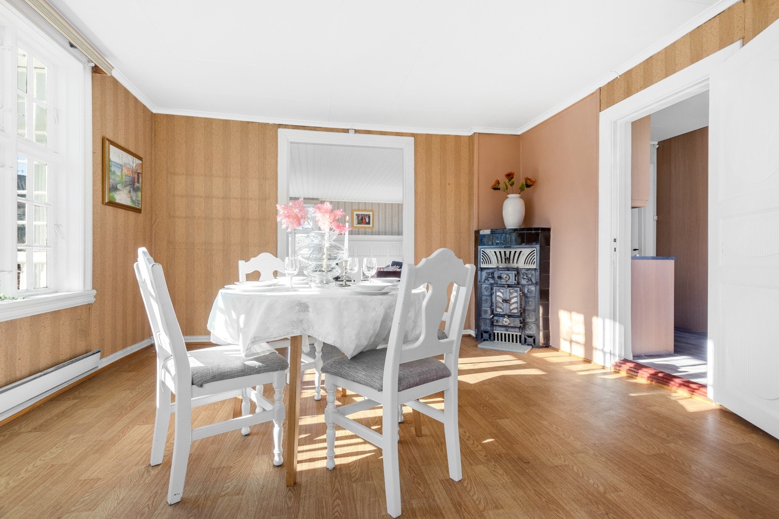 Eldre kamin ovn i spisestuen Galleribilde