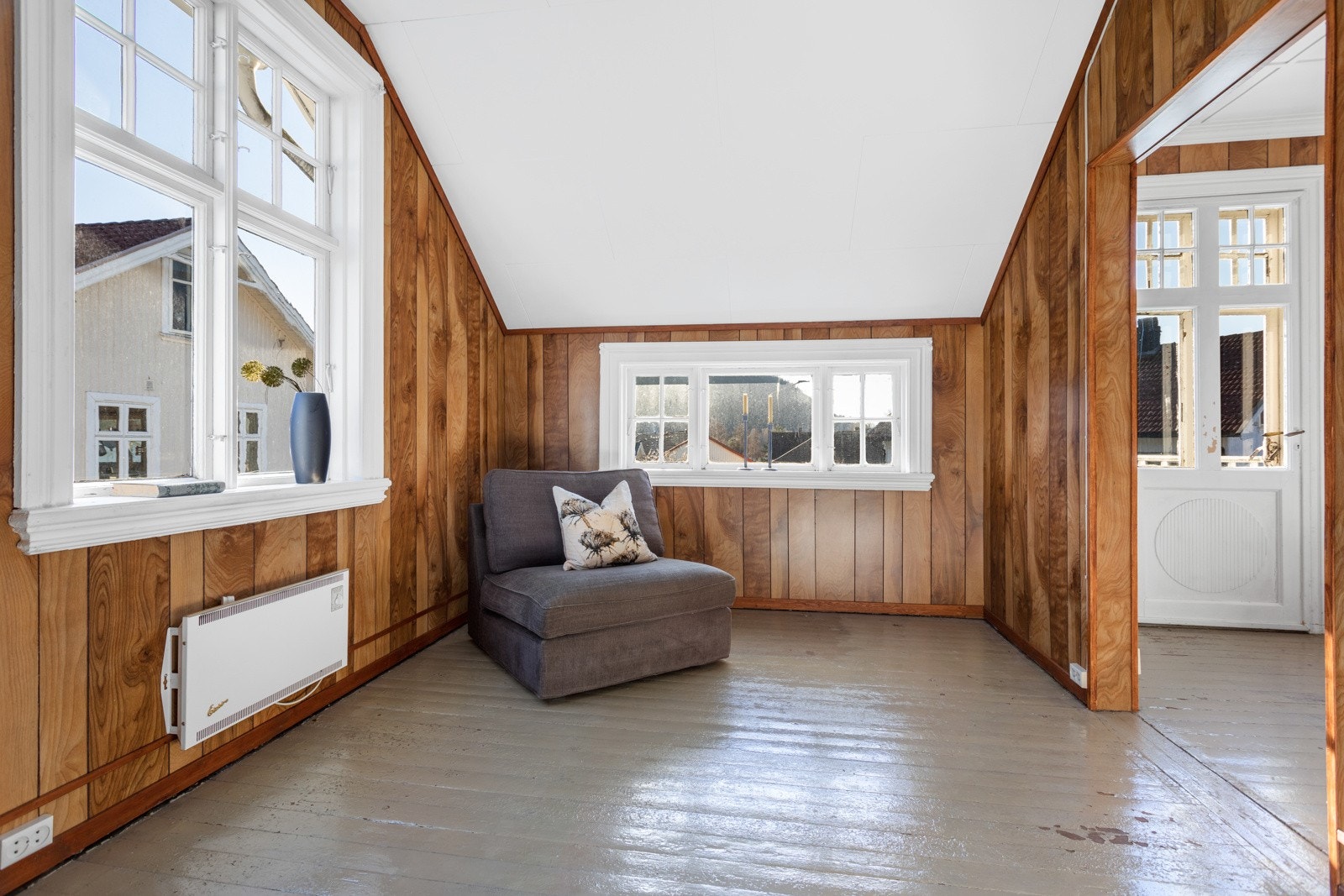 Stue i 2.etg. ligger i forbindelse med hovedsoverom og har i tillegg tilgang til soverom ll. Galleribilde