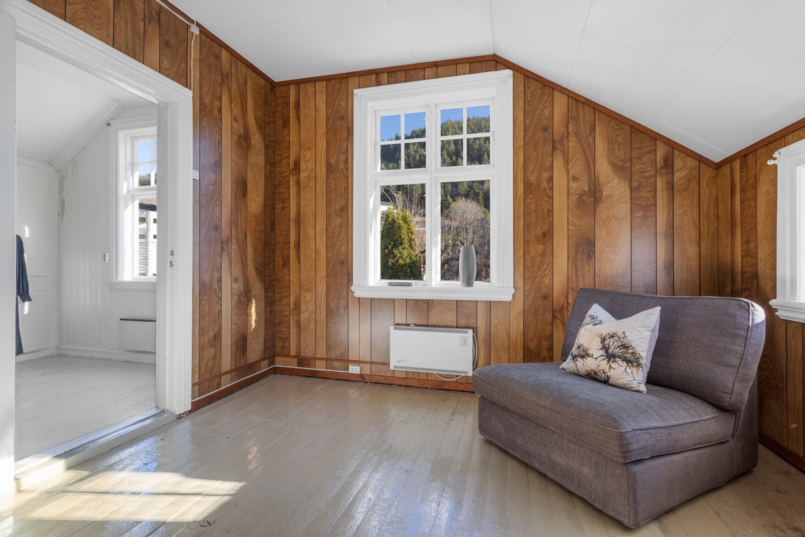 Stue i 2.etg. ligger i forbindelse med hovedsoverom og har i tillegg tilgang til soverom ll. Galleribilde