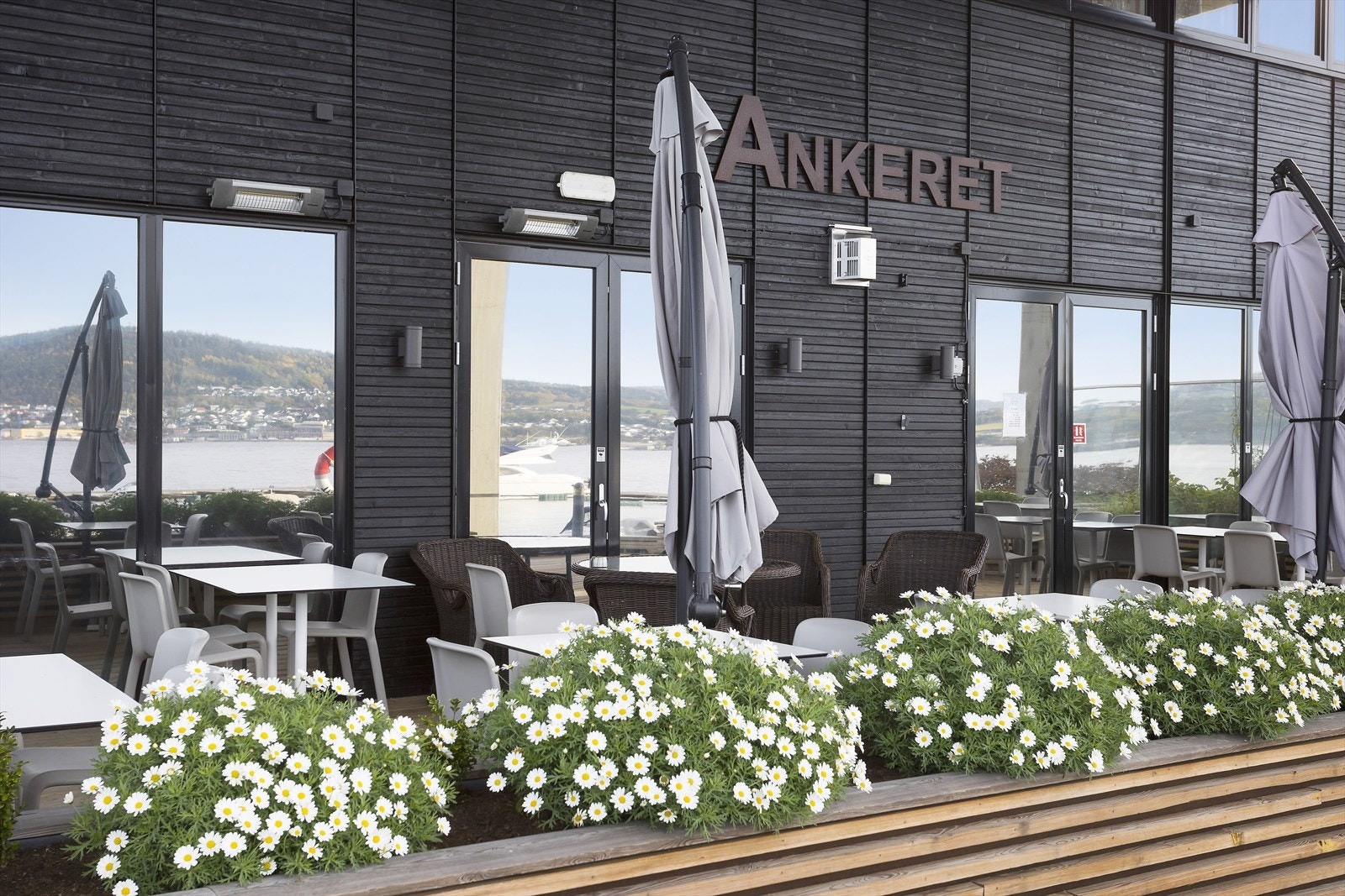 Ankeret er en hyggelig restaurant du finner på Engersand Havn. Galleribilde