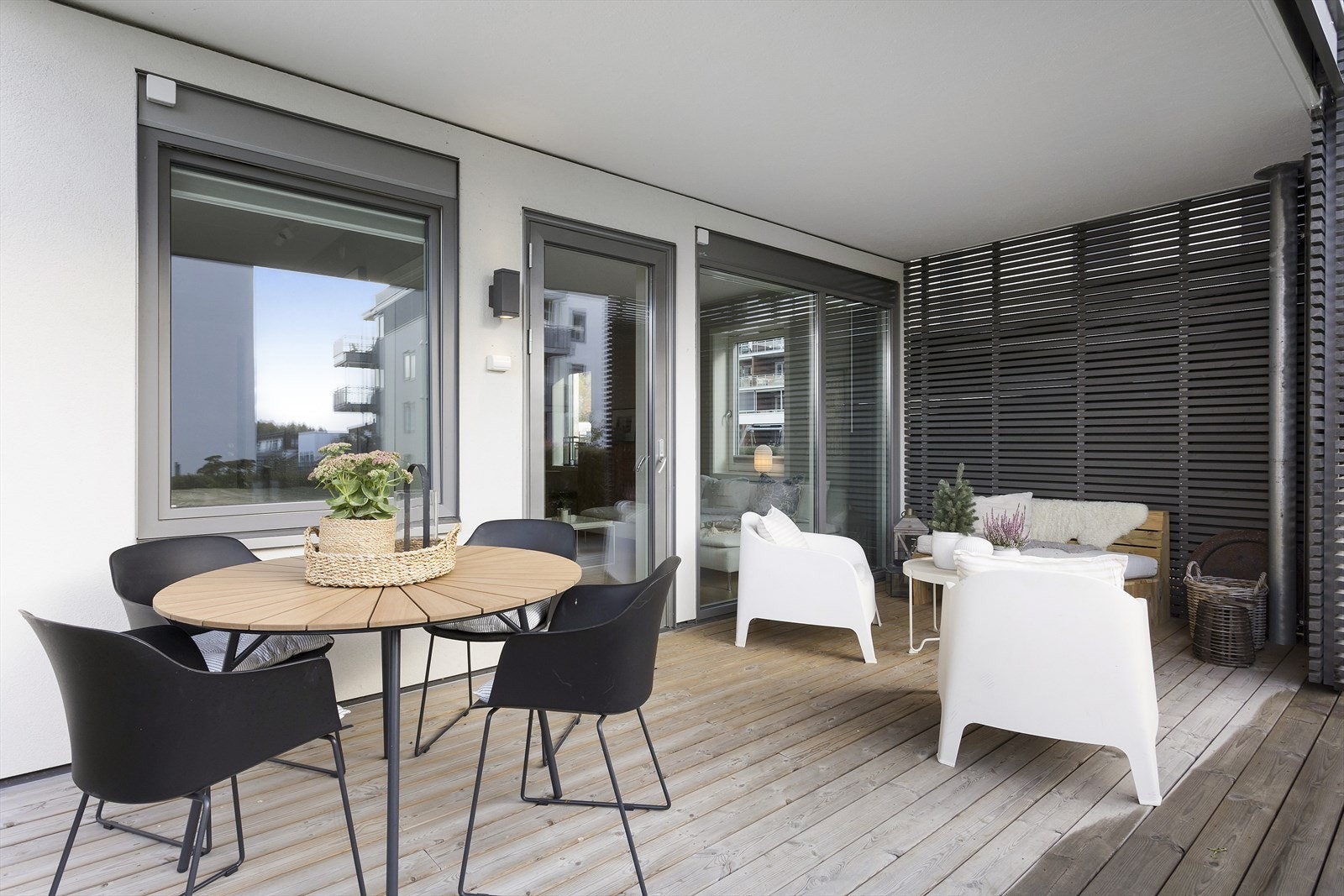 Hyggelig takoverbygget terrasse , ca 20 m2. Galleribilde