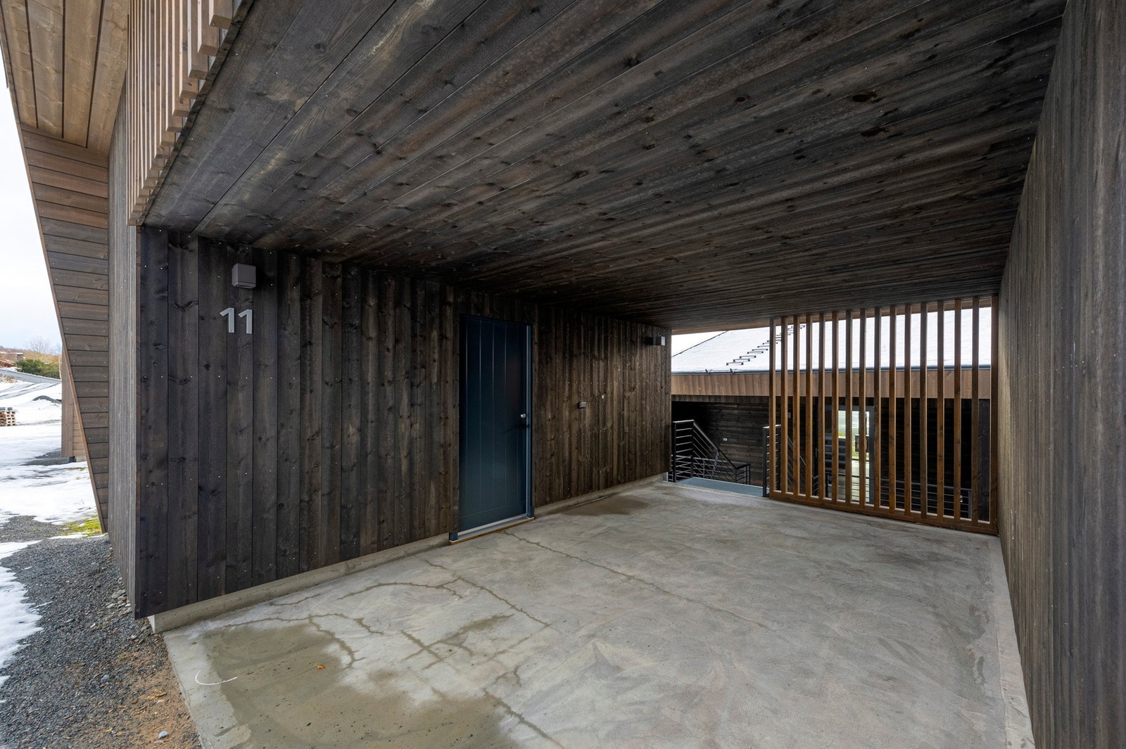 Carport med god plass til en bil. Galleribilde
