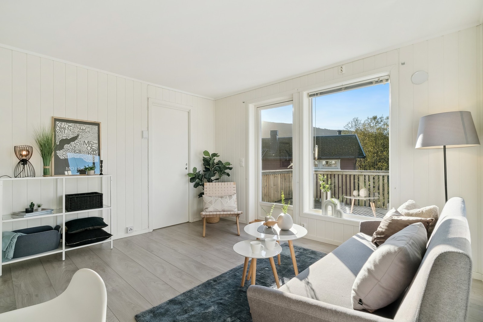 Fra stuen er det adkomst til leilighetens altan. Galleribilde