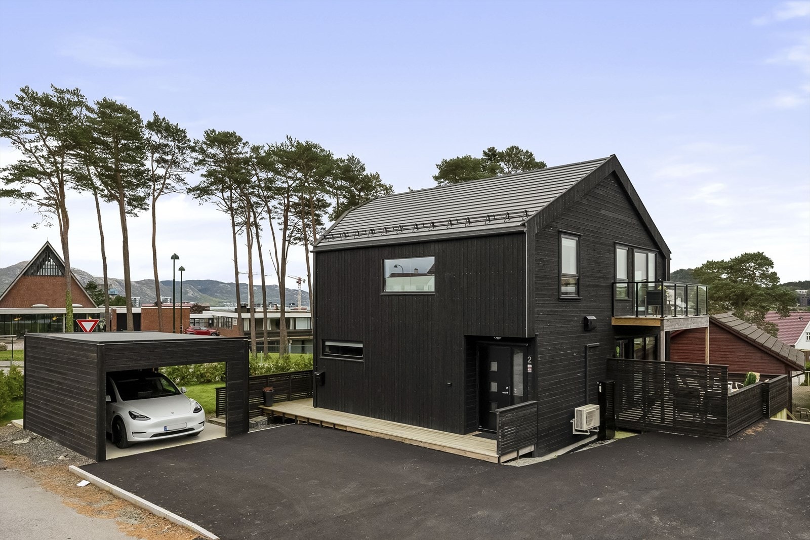 EiendomsMegler 1 v/ Fredrik Simonsen presenterer Solliveien 2a Galleribilde