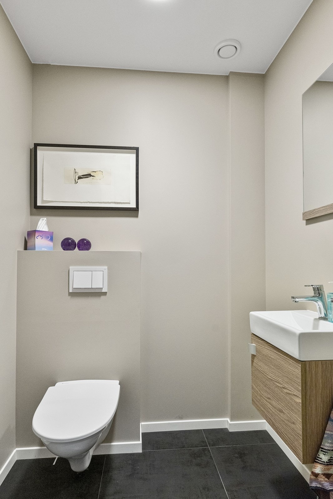 Gjestetoalett i første etasje Galleribilde