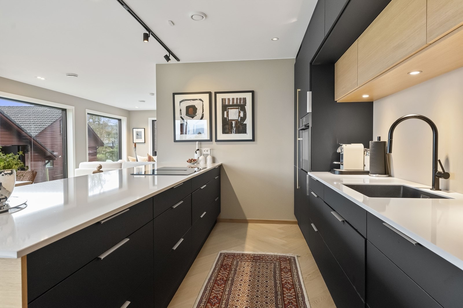 Meget god skap- og skuffeplass Galleribilde