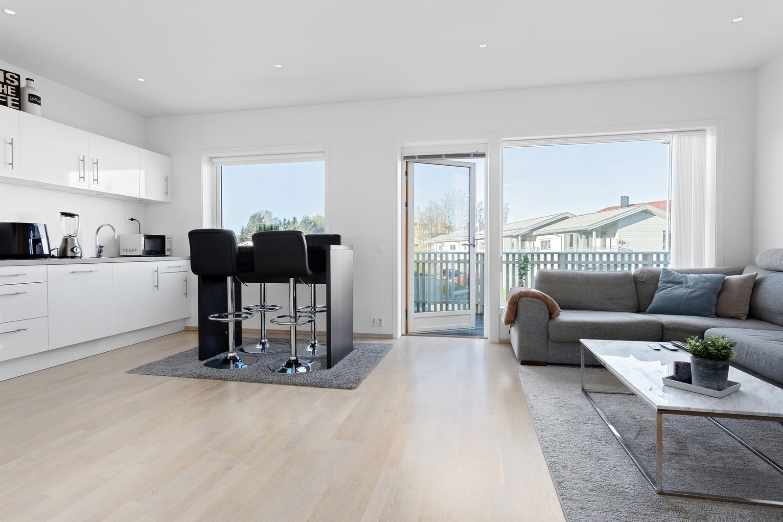 Fra stua har du utgang til vestvendt terrasse Galleribilde