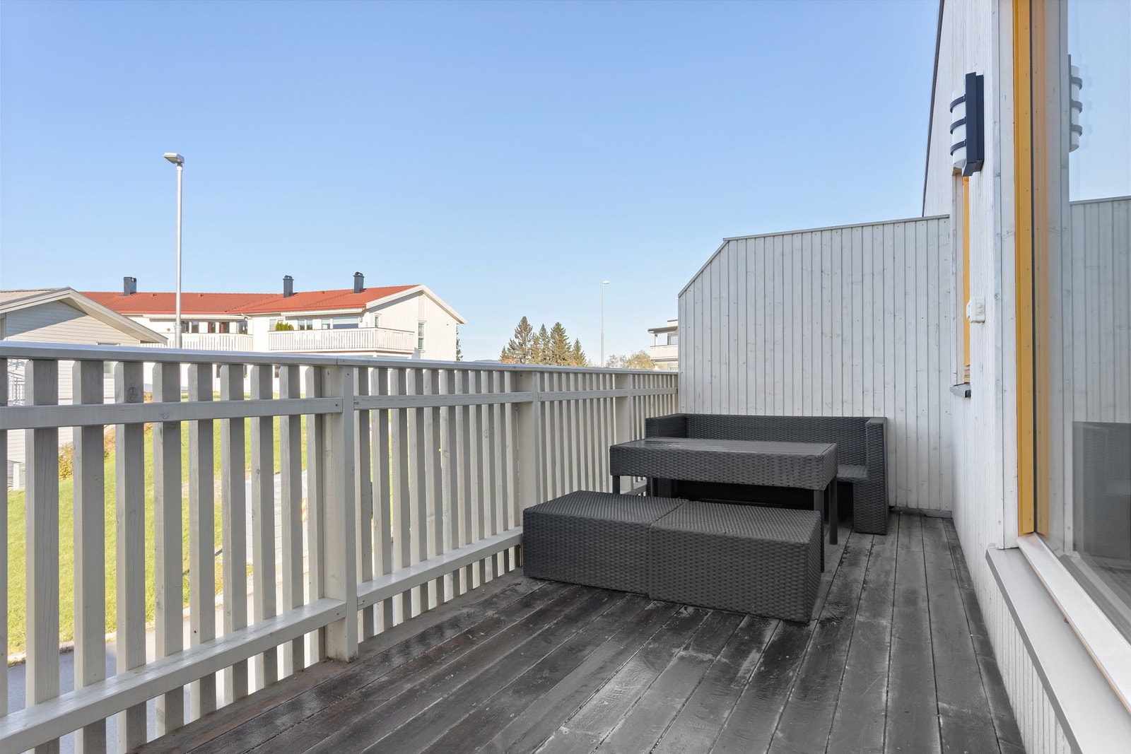 Vestvendt terrasse på 10 kvm med gode solforhold Galleribilde