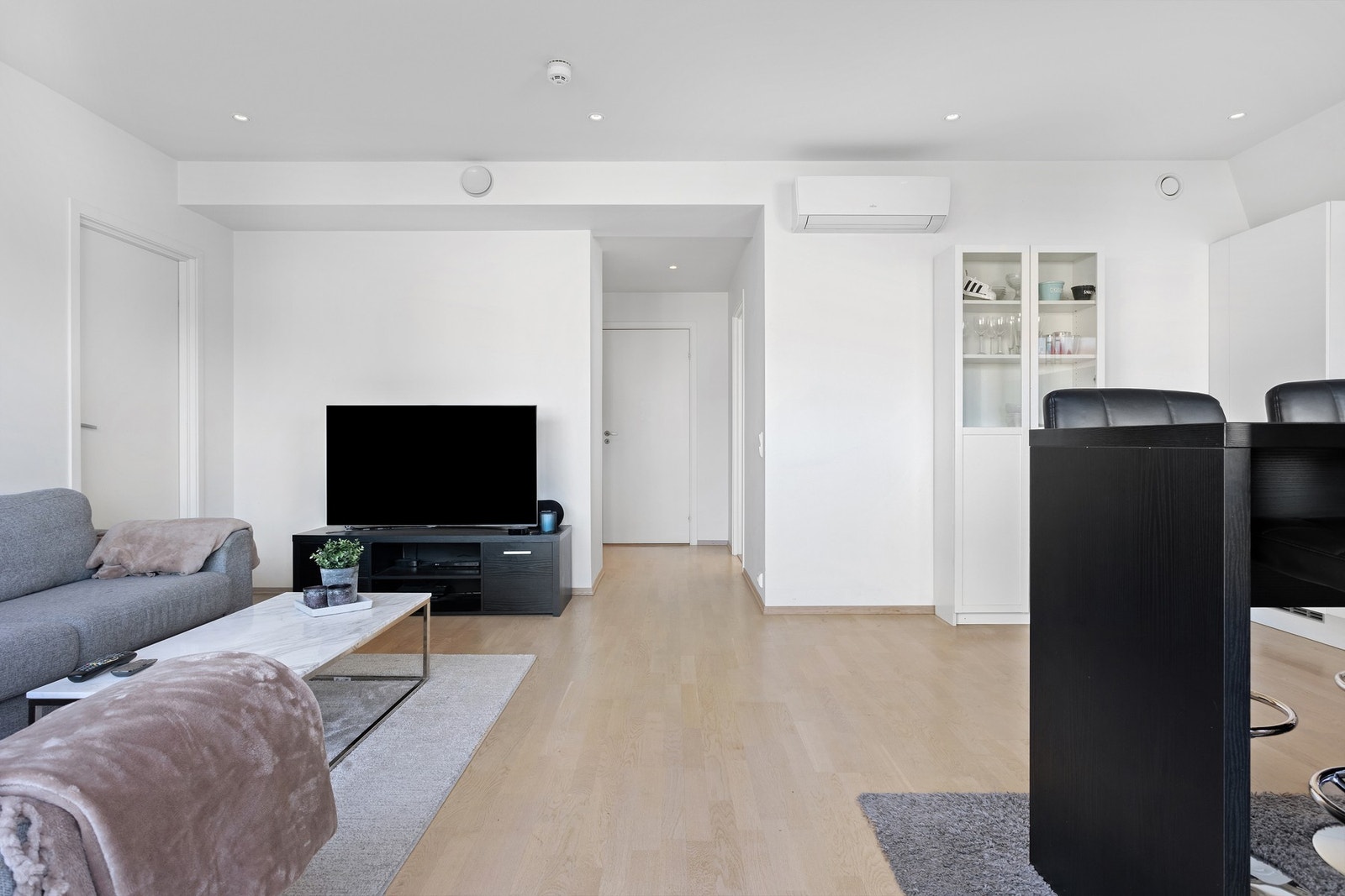 God standard med downlights i himling og balansert ventilasjon Galleribilde