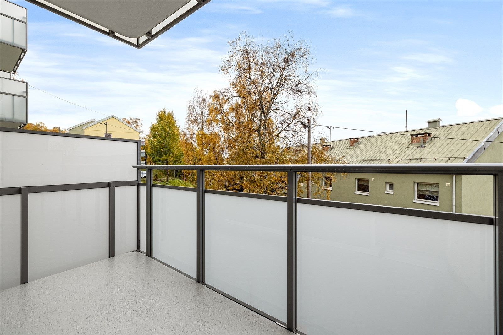 Utgang fra stuen til vestvendt balkong på ca. 4 kvm. Galleribilde