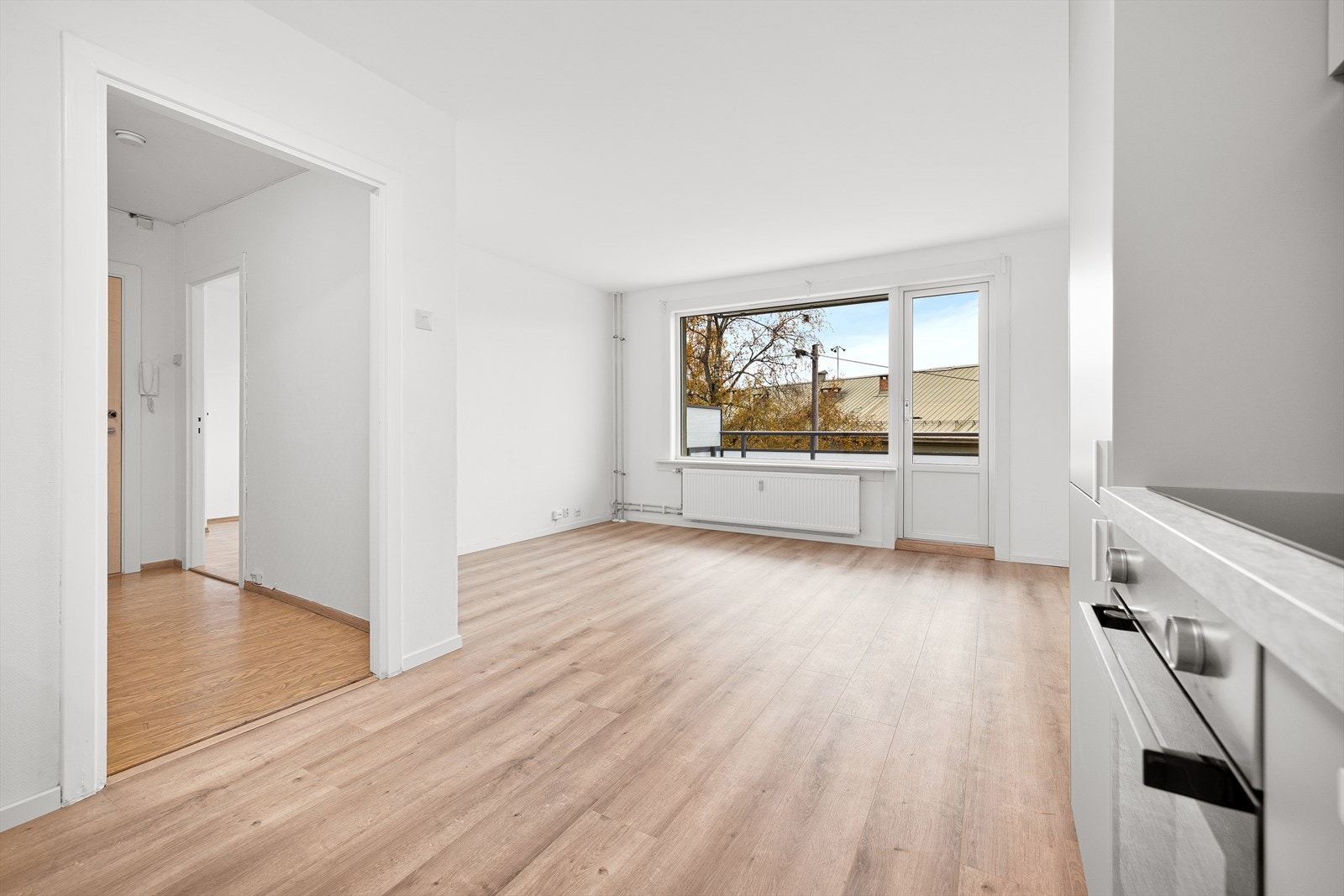 Det er nyere vinduer i boligen og radiatorvarme Galleribilde