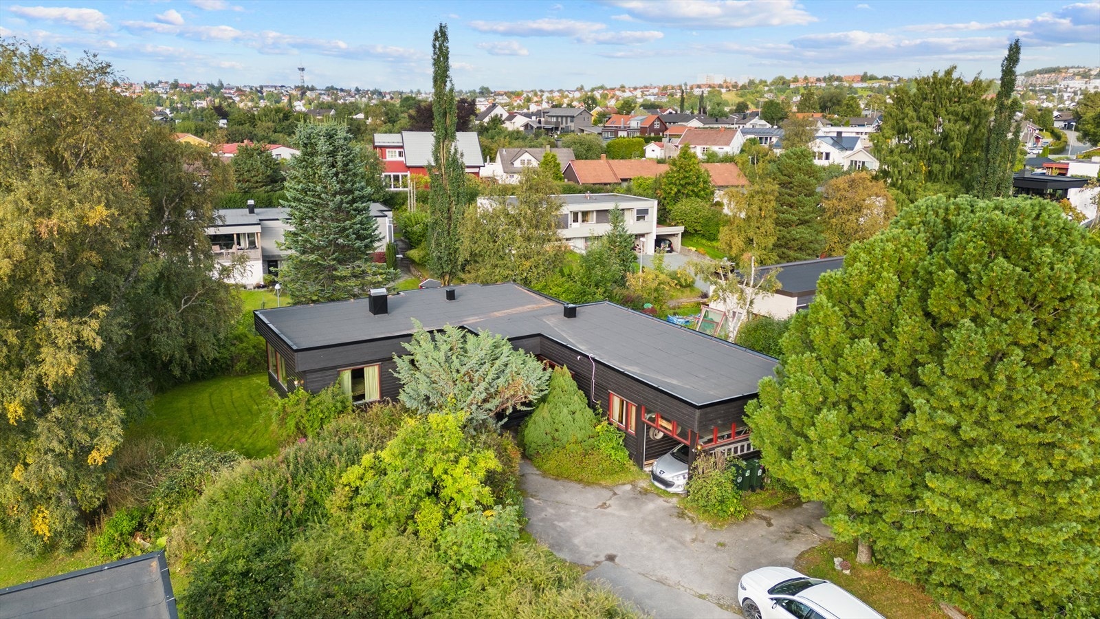 Velkommen til Sunnlandsvegen 76 - enebolig med skjermet beliggenhet og stor tomt. Galleribilde