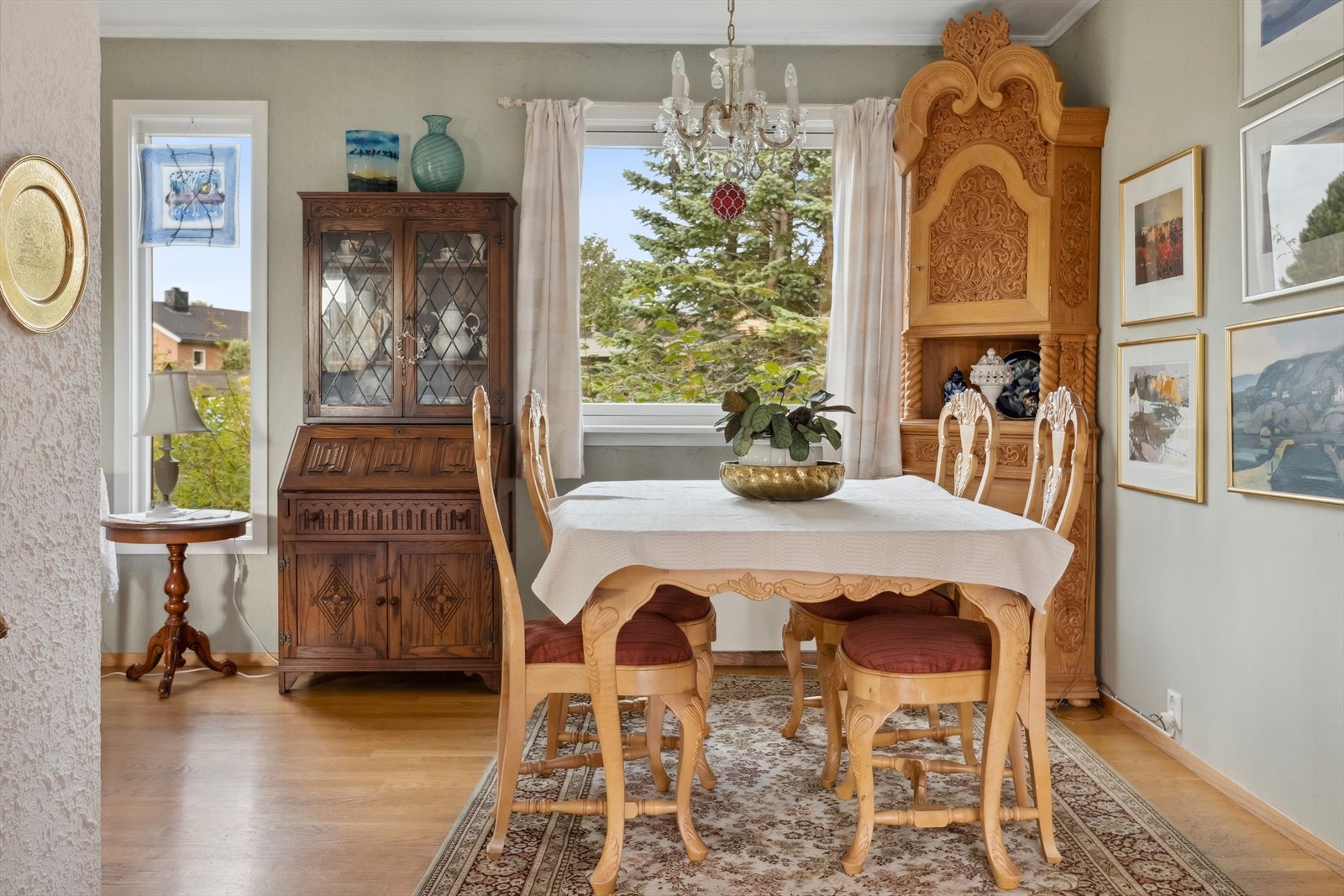 Spisestuen. Galleribilde