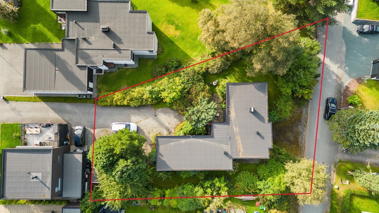 Inntegnet omriss viser omtrentlig tomtegrense. Galleribilde