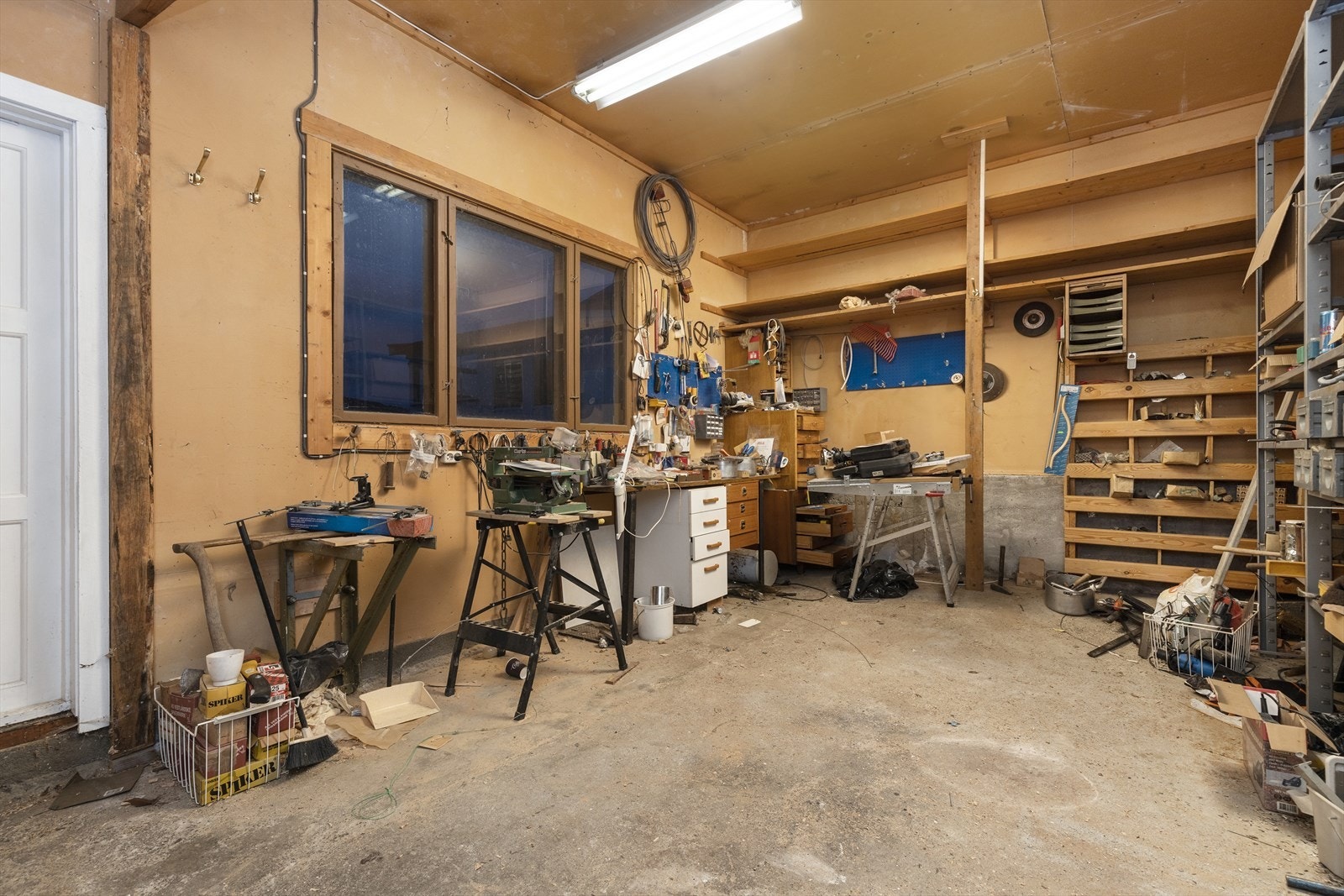 Bod/lagringsplass i garasjebygg Galleribilde