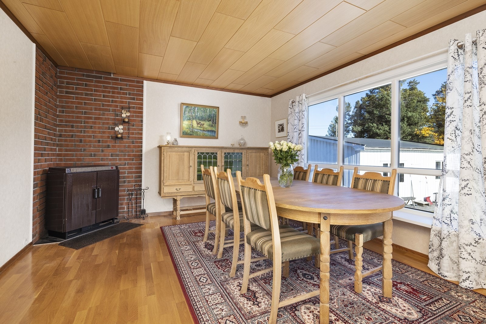 I spisestue er nydelig utsikt til Bergsjø Galleribilde