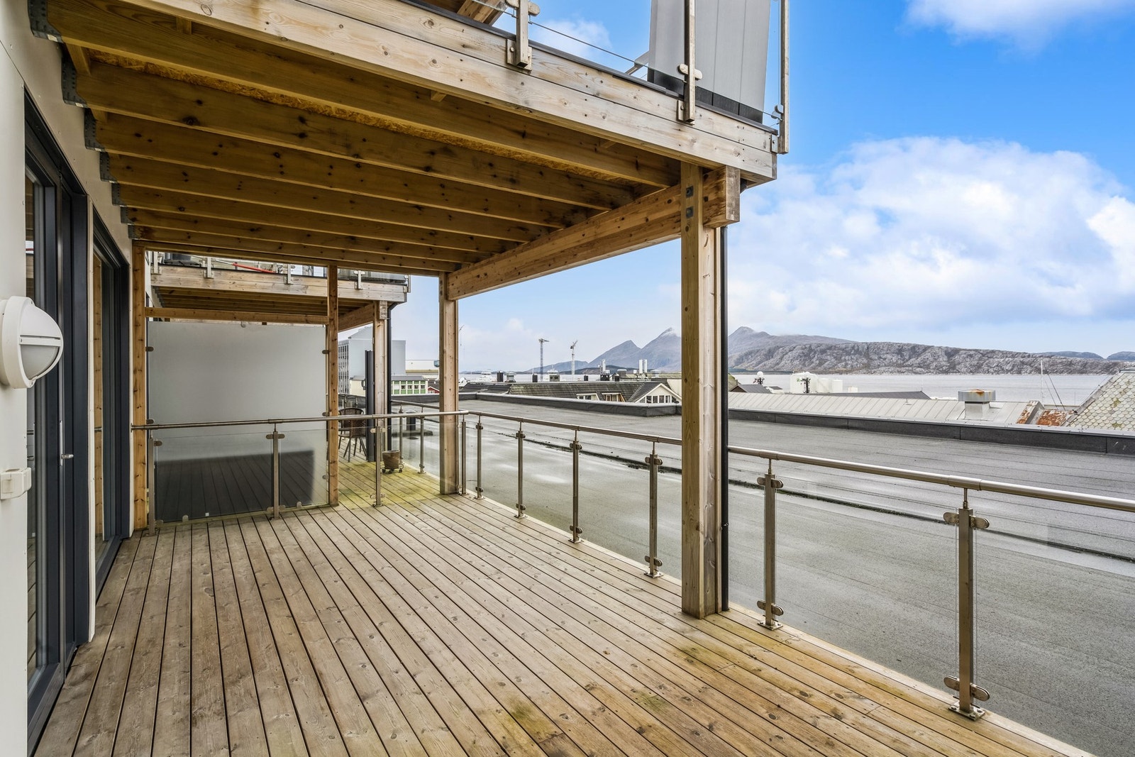 Leilighetene på dette planet har ekstra romslig terrasse da de er trukket i hele bredden av leilighetene Galleribilde