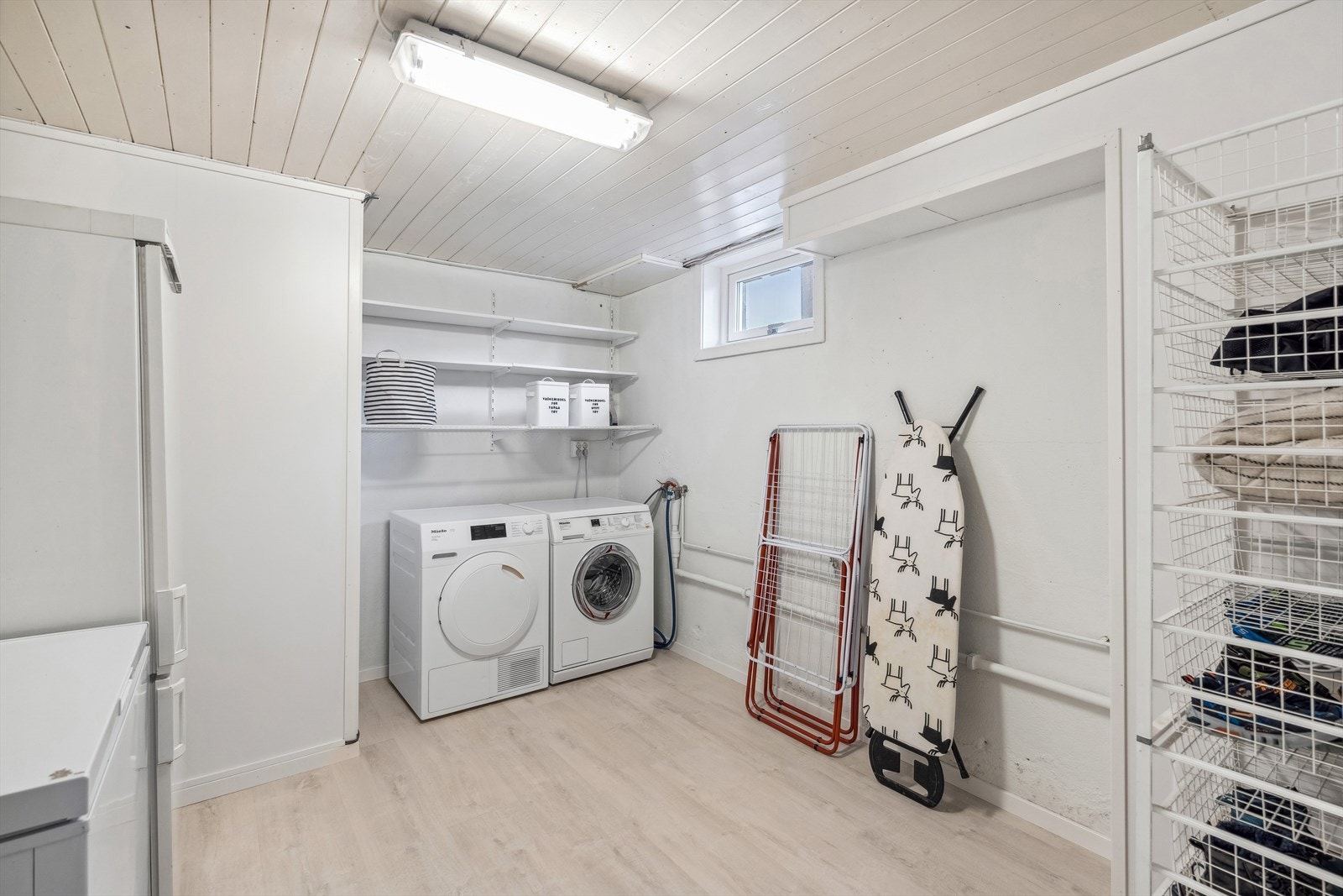 Vaskerom - det opprinnelige vaskerommet er fortsatt her og der står det en badstue som ikke er avbildet. Galleribilde