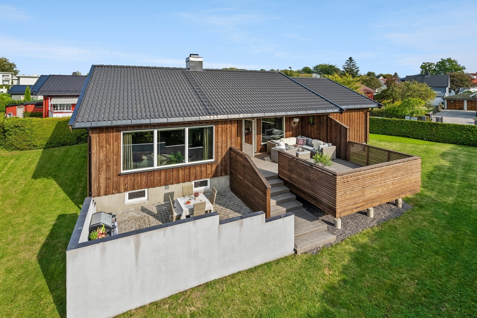 DNB Eiendom v/Veronika Bjønnes har gleden av å presenter Frøyhovveien 25 et lekkert og oppgradert hus med masse plass! Galleribilde