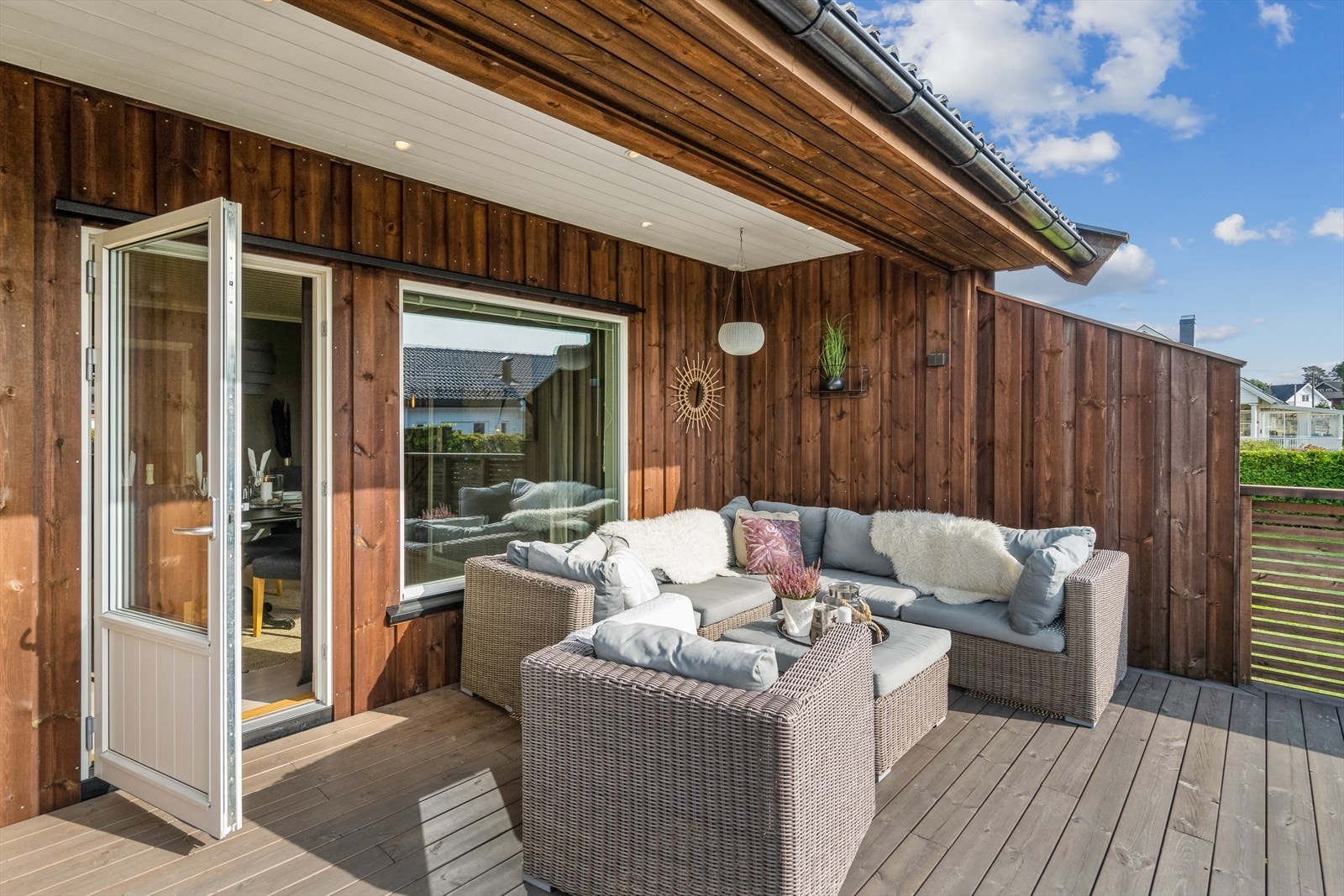 Dette huset er vesentlig oppgradert den senere tid . Huset er veldig fint og har sitt særpreg med bl.a. god takhøyde i stuen. Galleribilde
