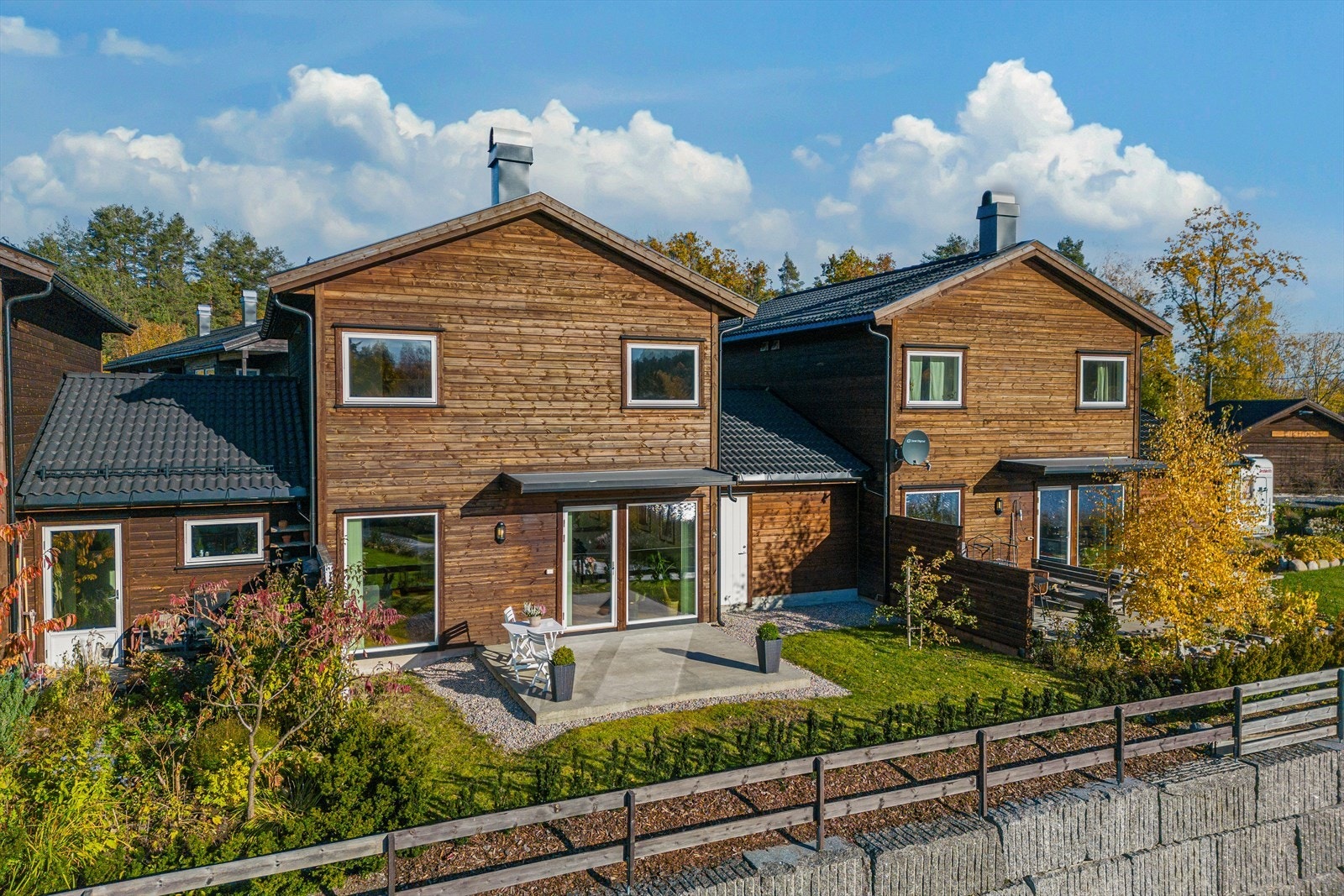 Koselig, liten og lettstelt hage. Galleribilde