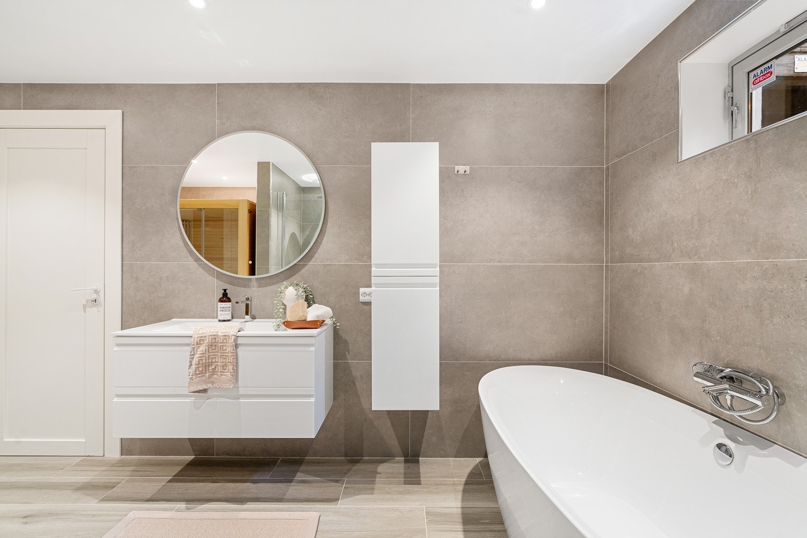 Dempede og jordnære fargevalg. Galleribilde