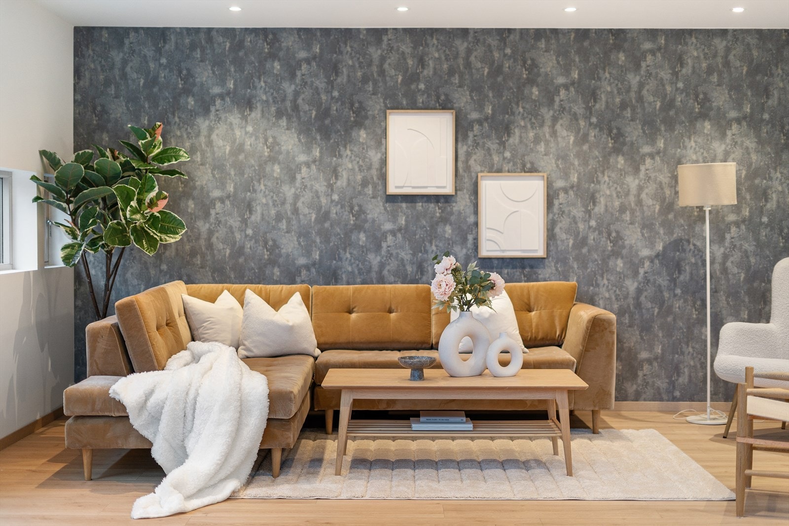 Uansett om du har en minimalistisk og stilren stue, eller om du har en mer klassisk stil, er stuen et sted for å slappe av og kose seg. Galleribilde